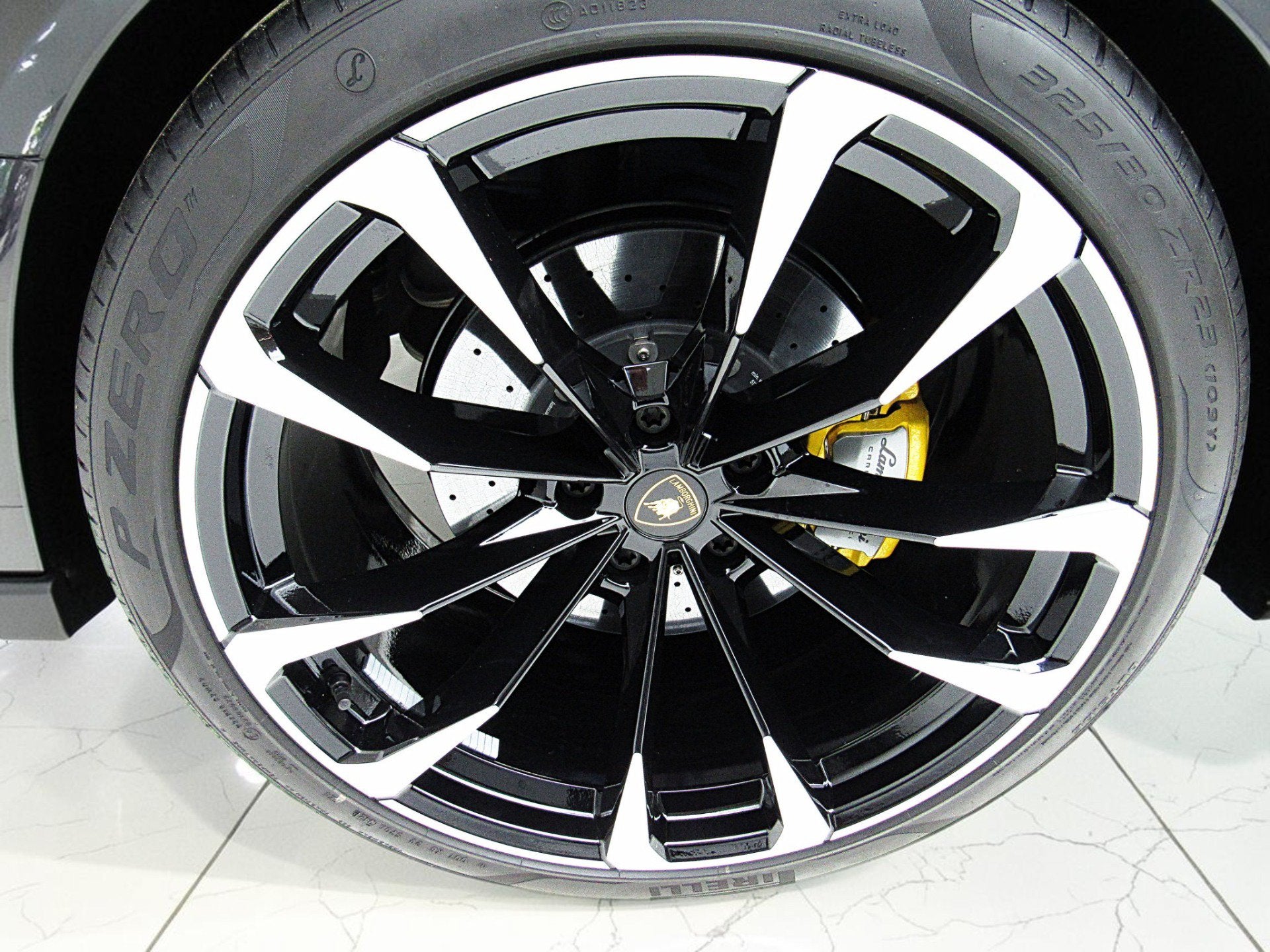 2022 Lamborghini Urus /SELEZIONE PRE-OWNED CERTIFIED