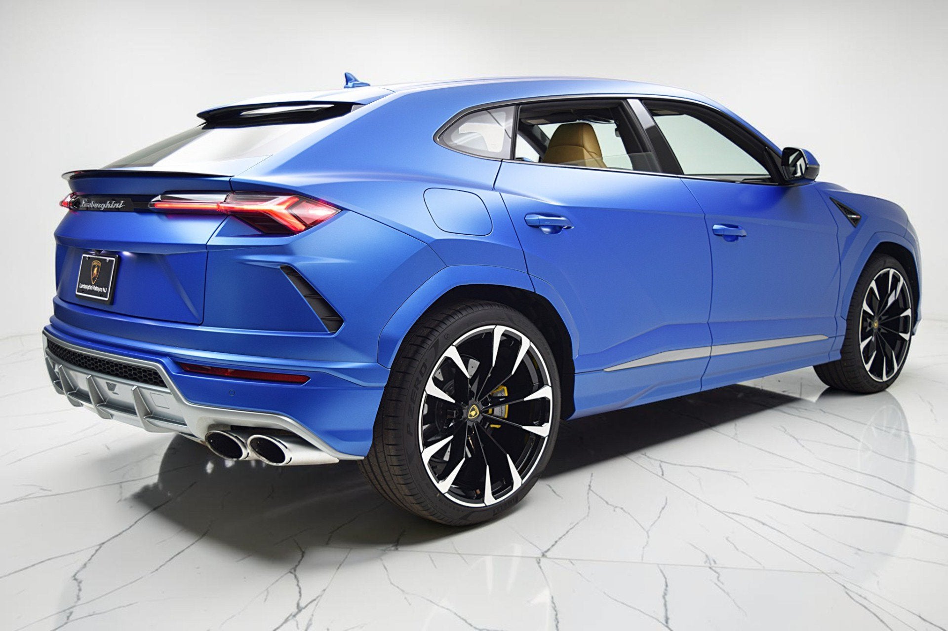 2022 Lamborghini Urus /SELEZIONE PRE-OWNED CERTIFIED