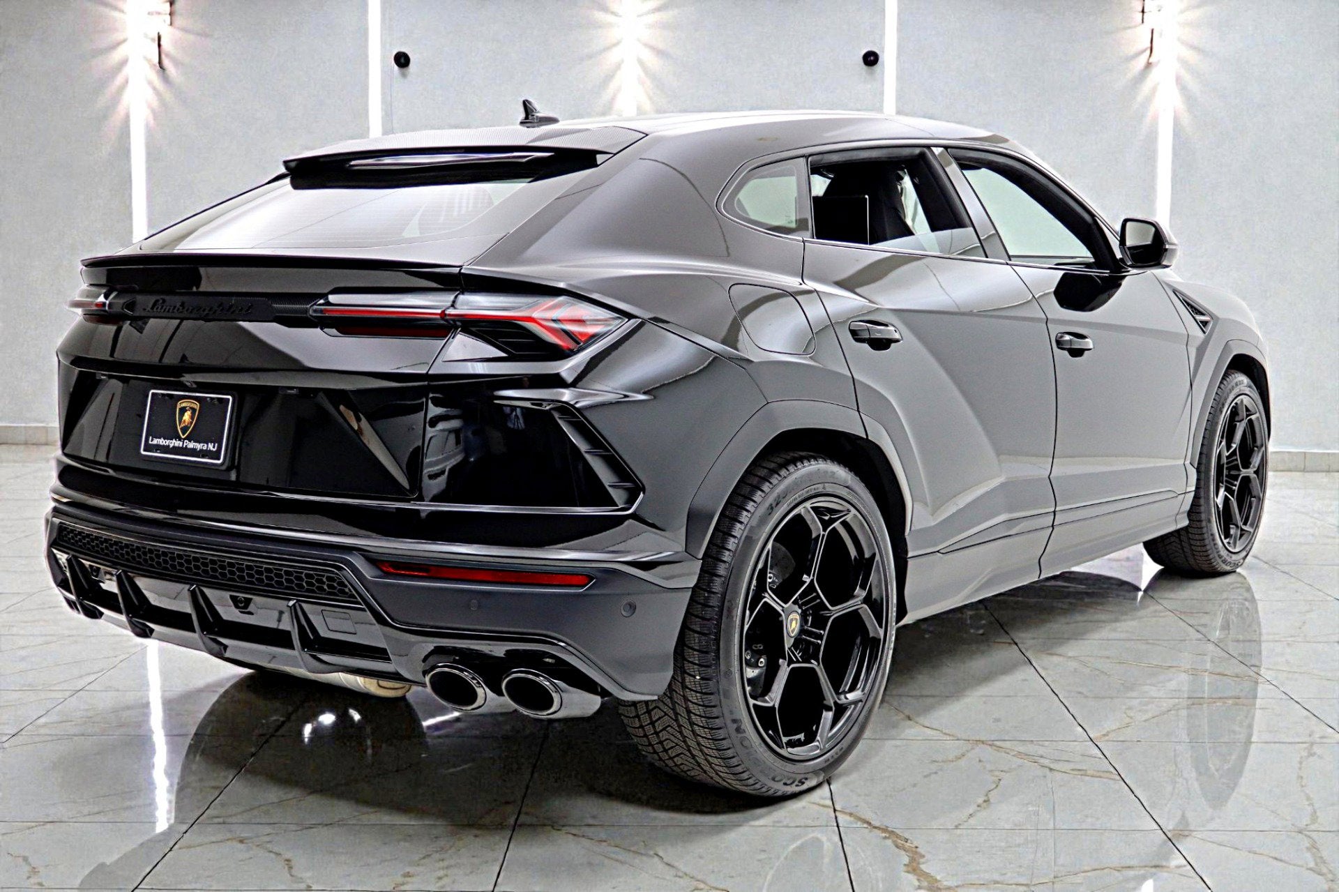 2020 Lamborghini Urus /SELEZIONE PRE-OWNED CERTIFIED
