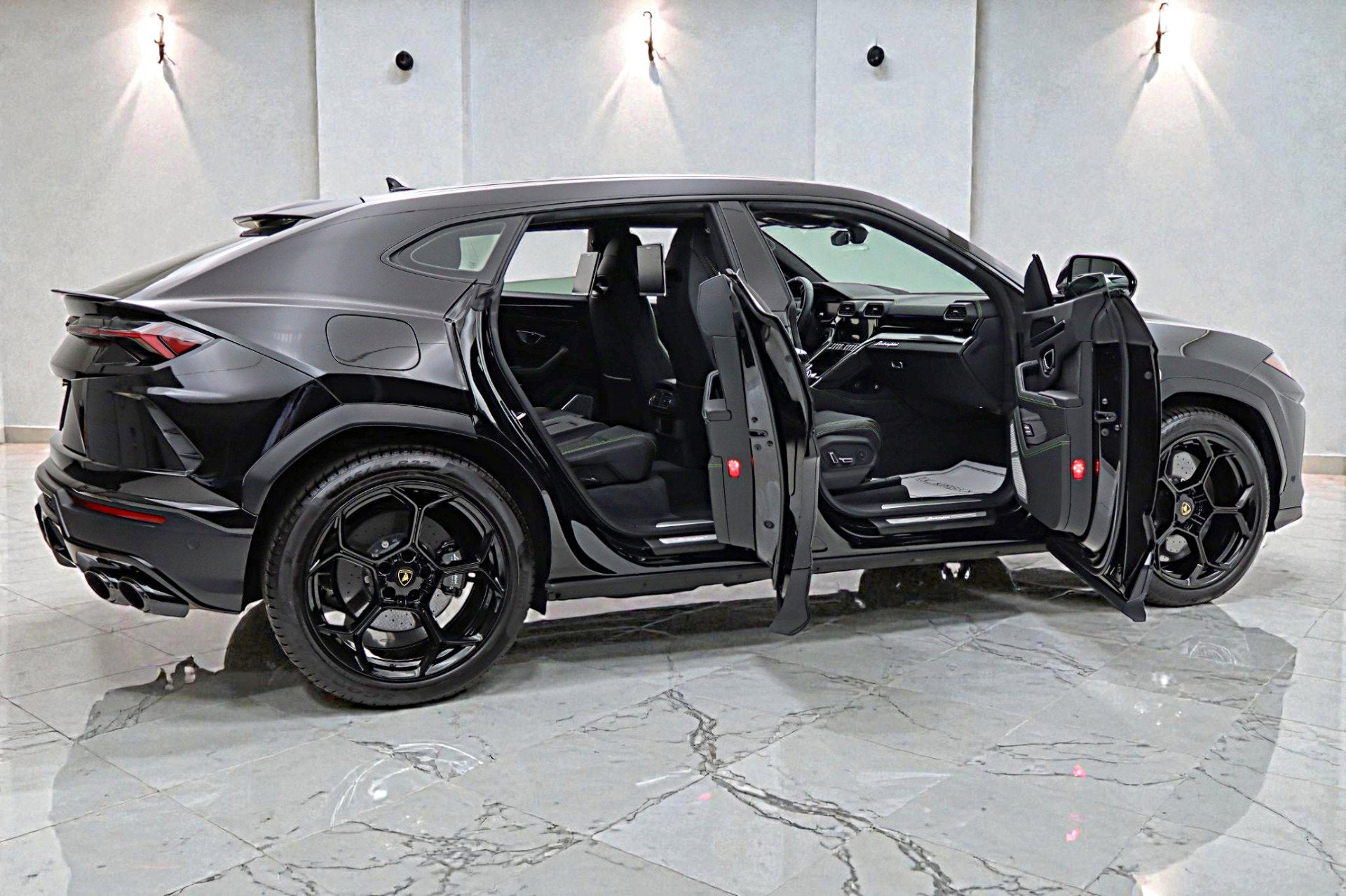 2020 Lamborghini Urus /SELEZIONE PRE-OWNED CERTIFIED