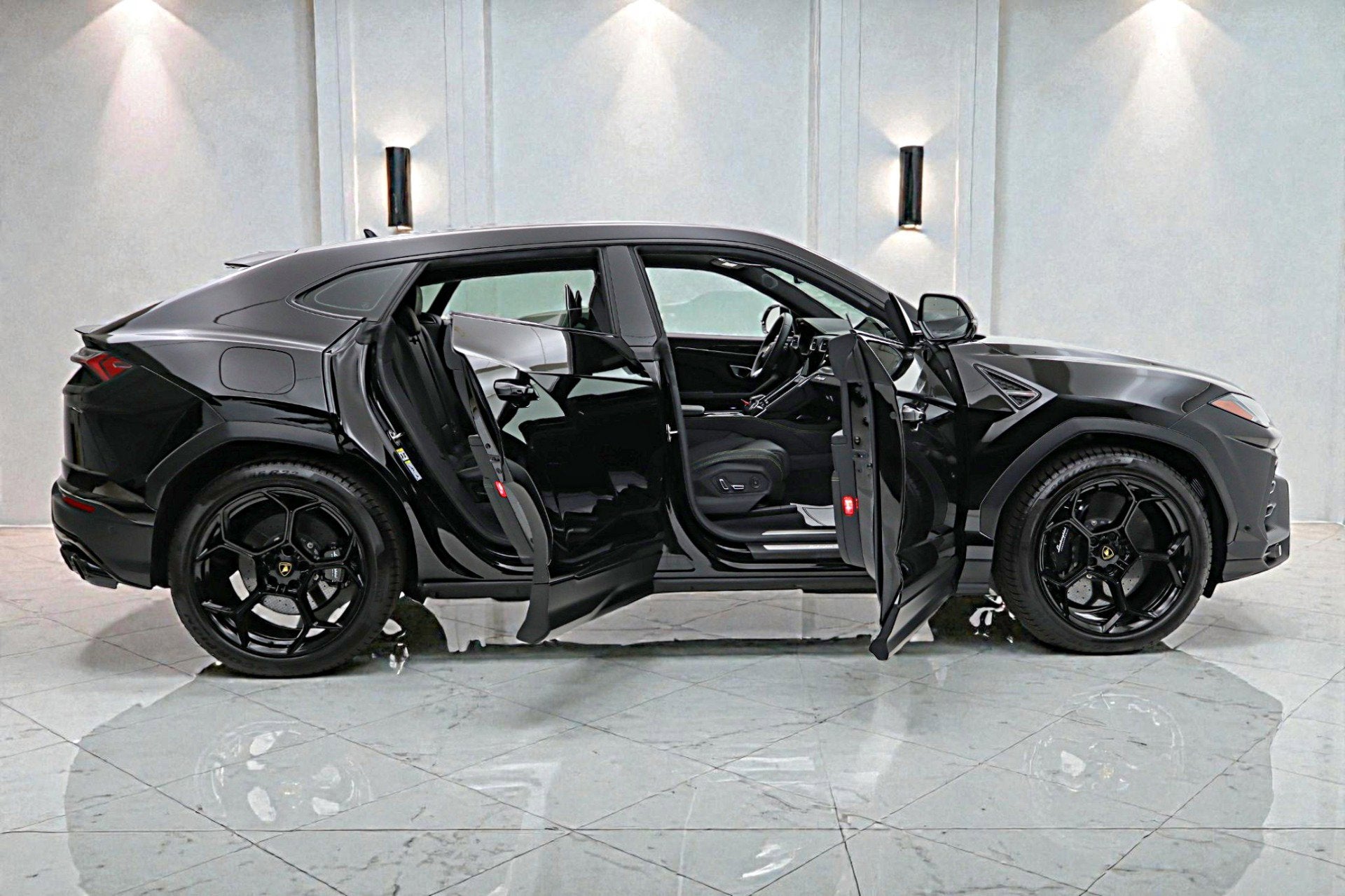 2020 Lamborghini Urus /SELEZIONE PRE-OWNED CERTIFIED