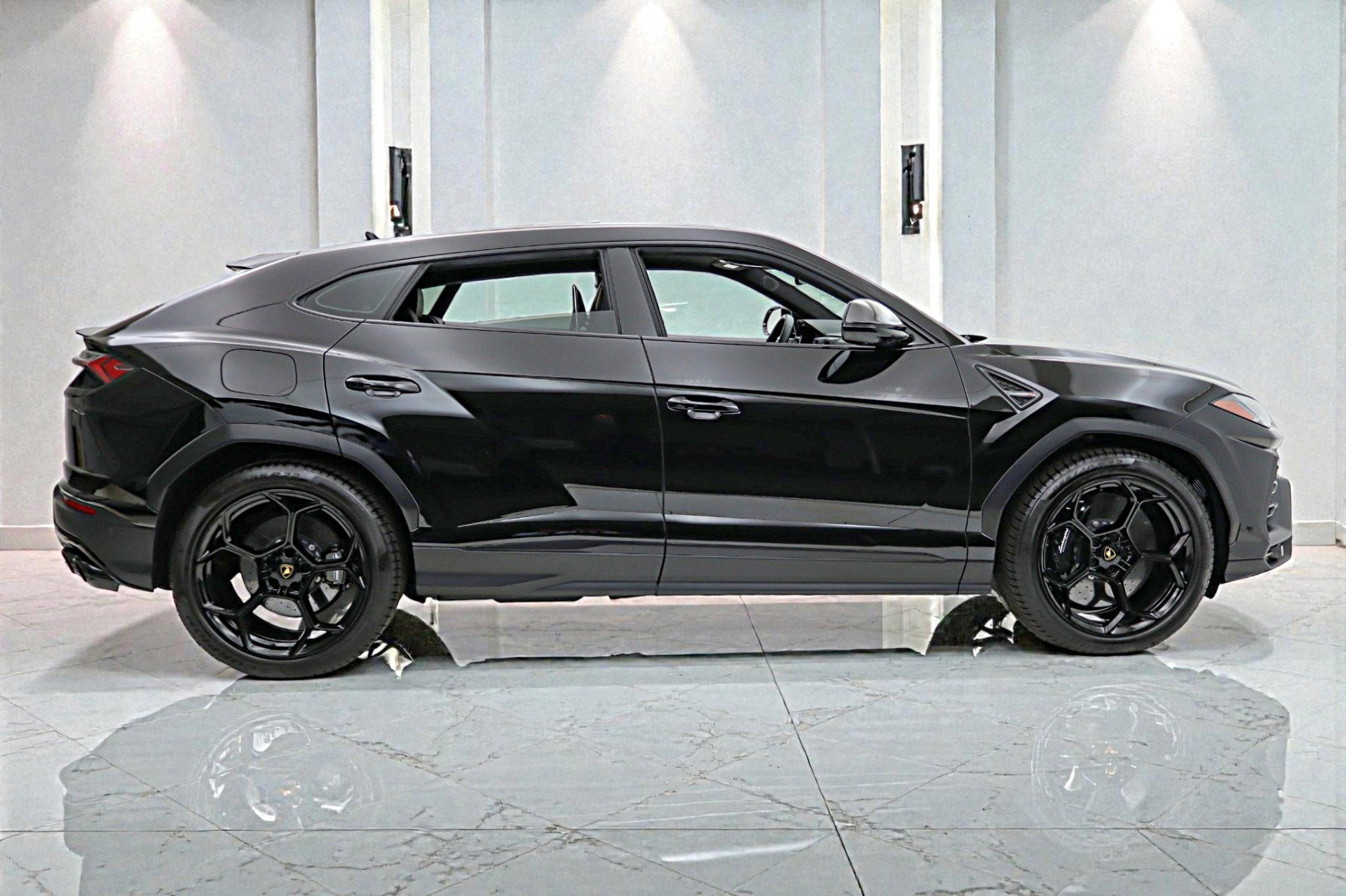 2020 Lamborghini Urus /SELEZIONE PRE-OWNED CERTIFIED