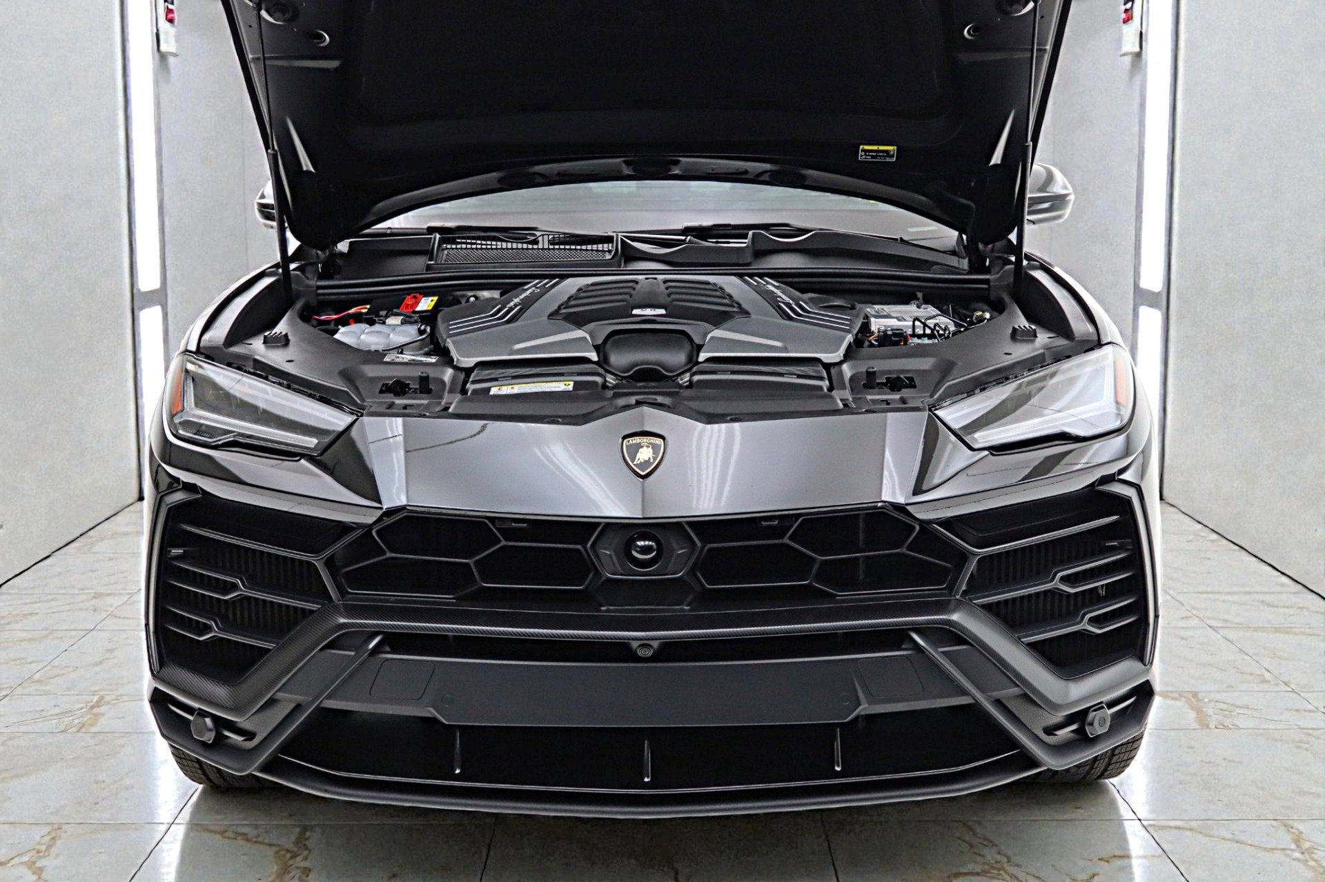 2020 Lamborghini Urus /SELEZIONE PRE-OWNED CERTIFIED