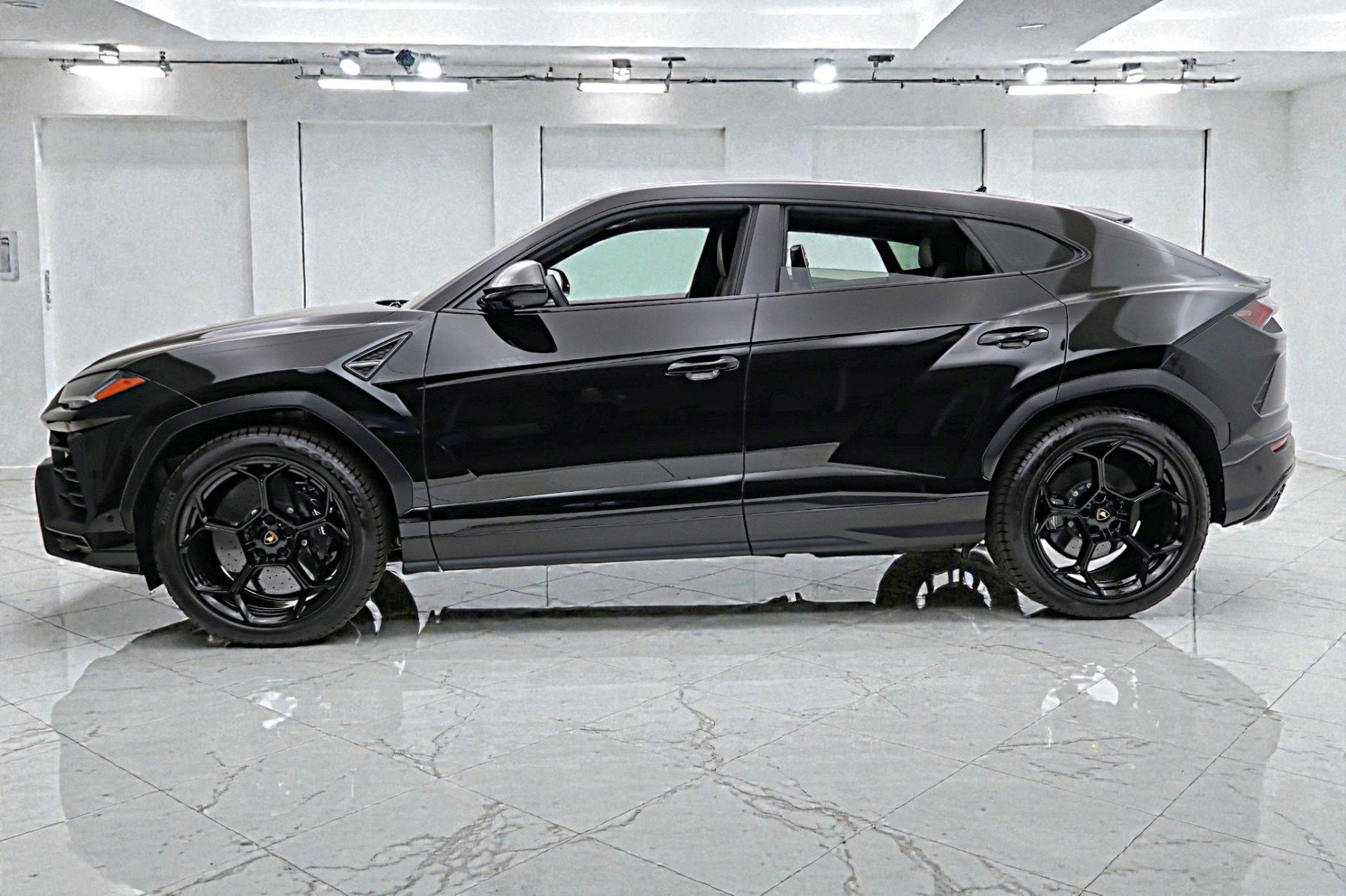 2020 Lamborghini Urus /SELEZIONE PRE-OWNED CERTIFIED