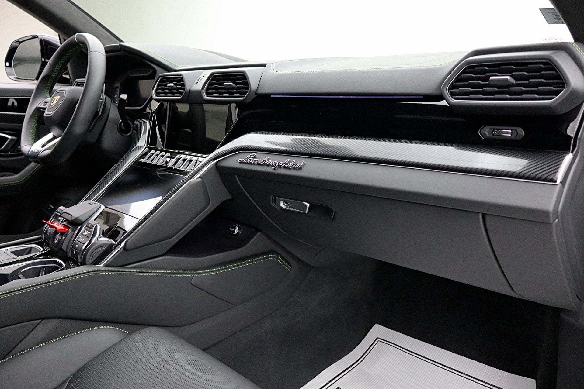 2020 Lamborghini Urus /SELEZIONE PRE-OWNED CERTIFIED