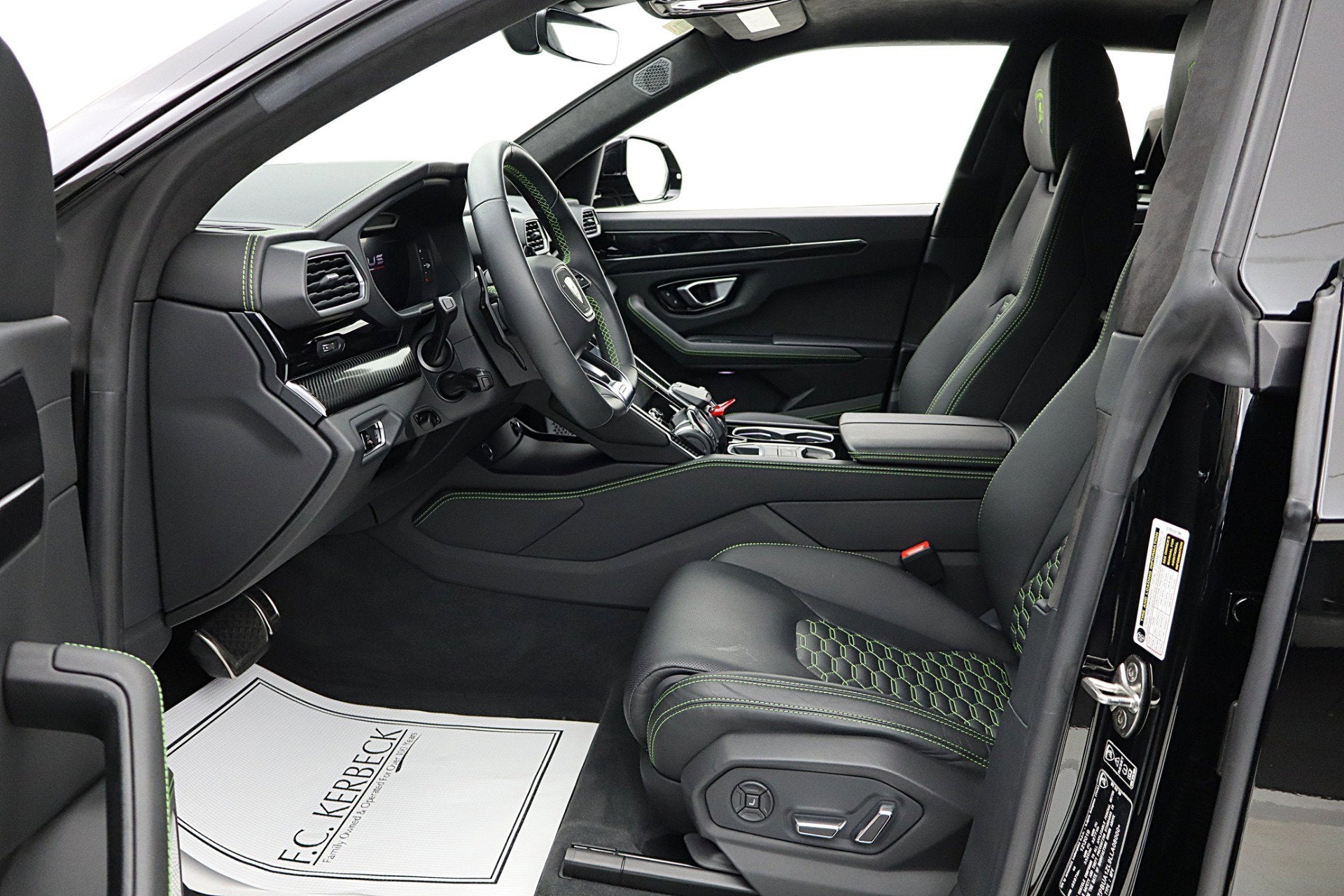 2020 Lamborghini Urus /SELEZIONE PRE-OWNED CERTIFIED