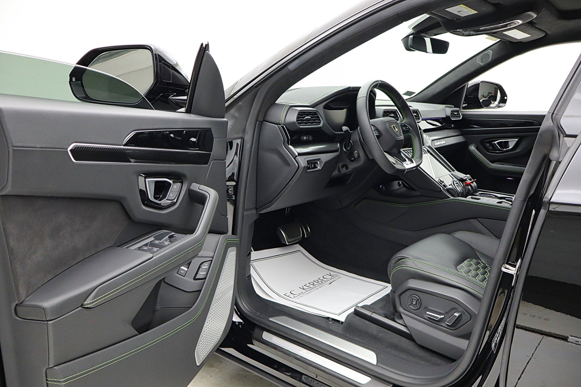 2020 Lamborghini Urus /SELEZIONE PRE-OWNED CERTIFIED