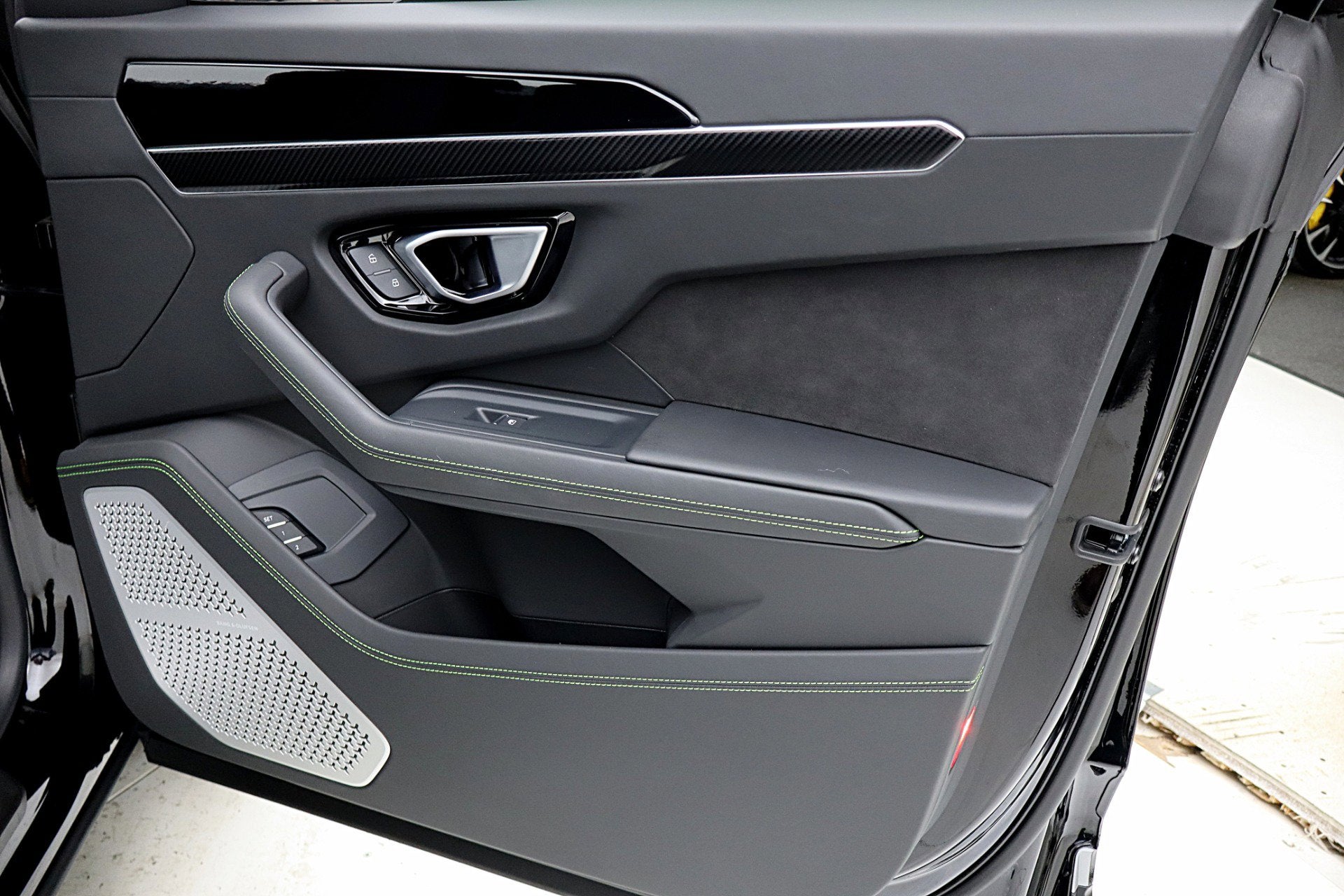 2020 Lamborghini Urus /SELEZIONE PRE-OWNED CERTIFIED