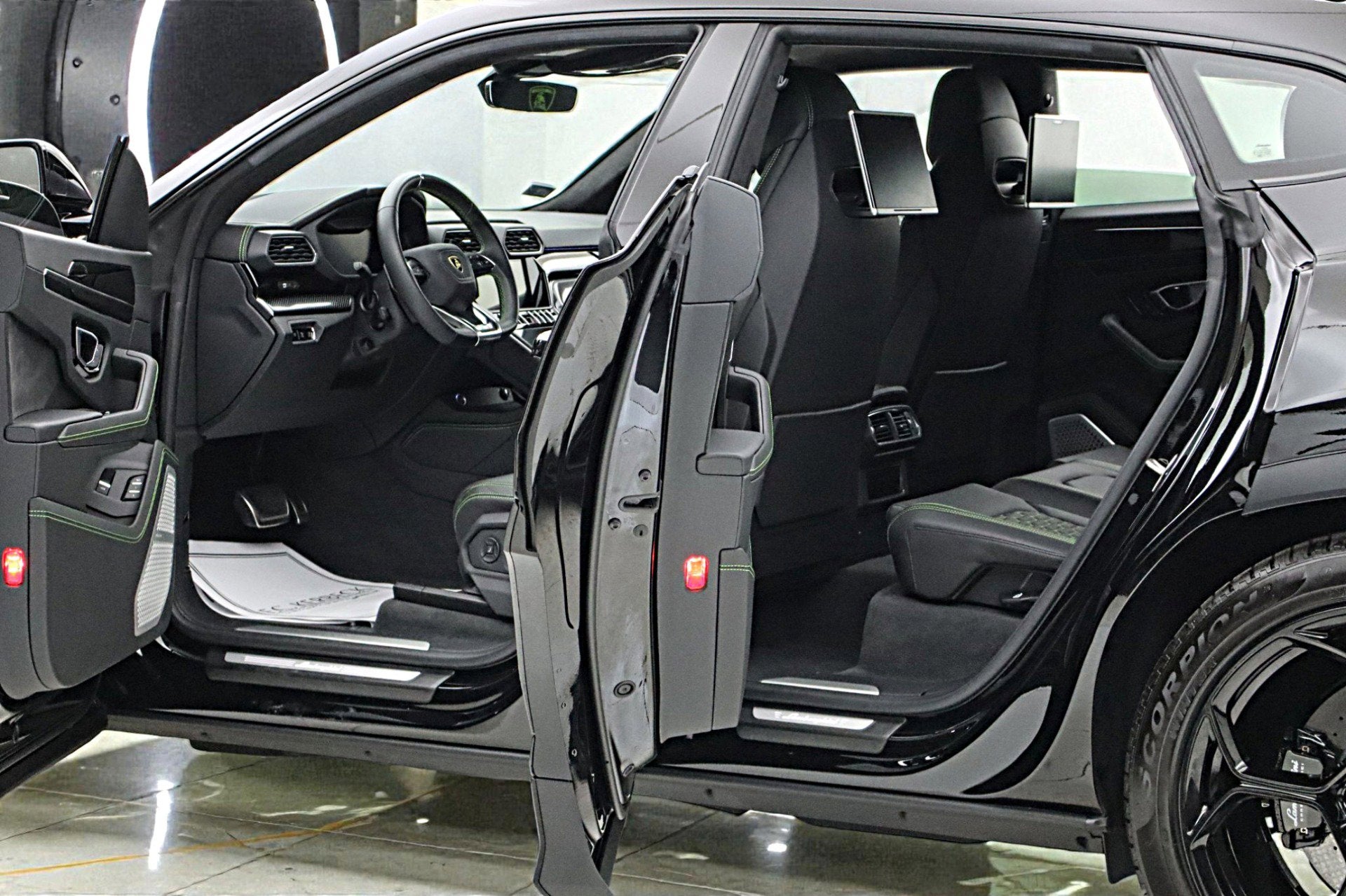 2020 Lamborghini Urus /SELEZIONE PRE-OWNED CERTIFIED