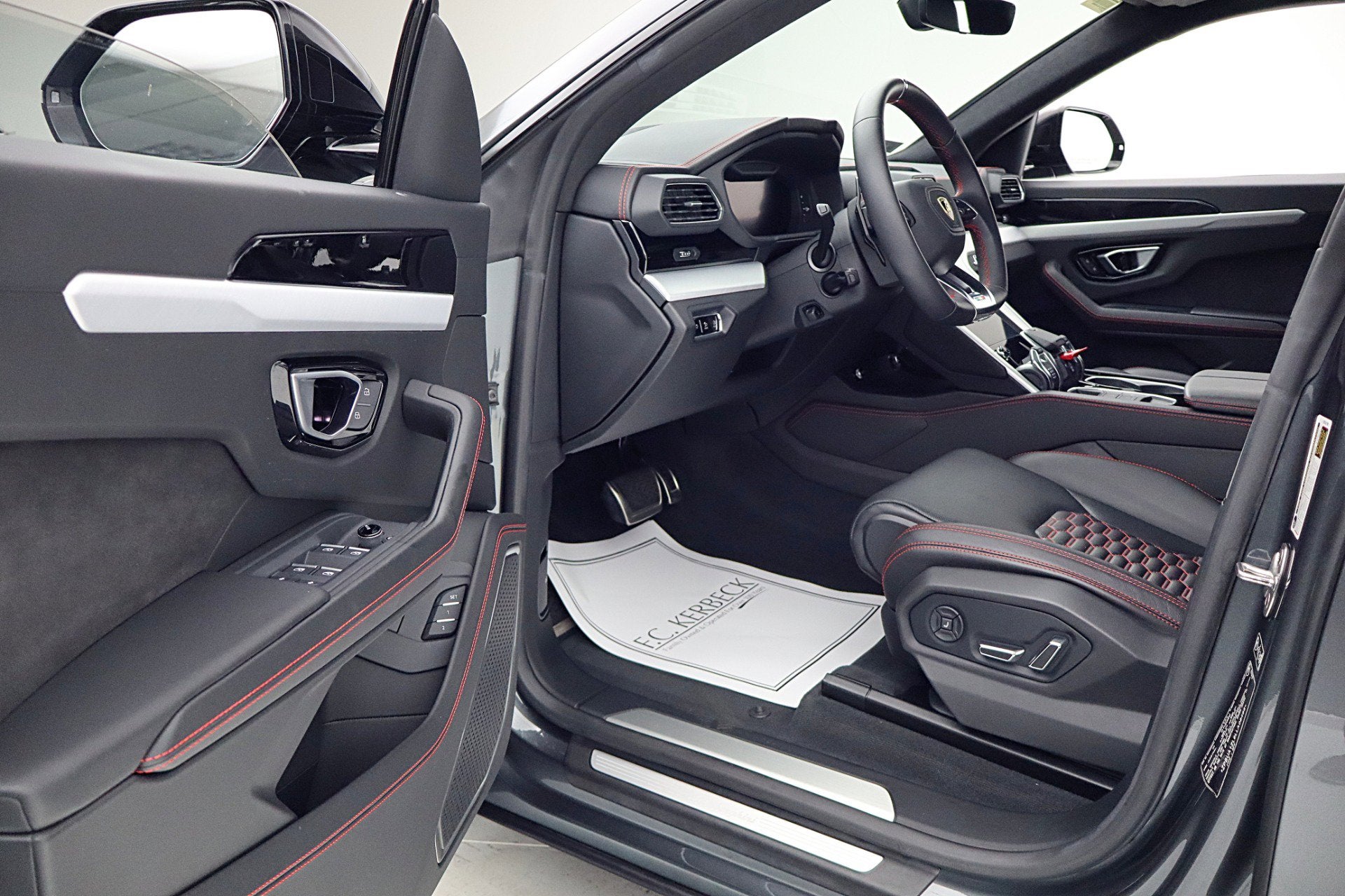 2020 Lamborghini Urus Urus SELEZIONE PRE-OWNED CERTIFIED