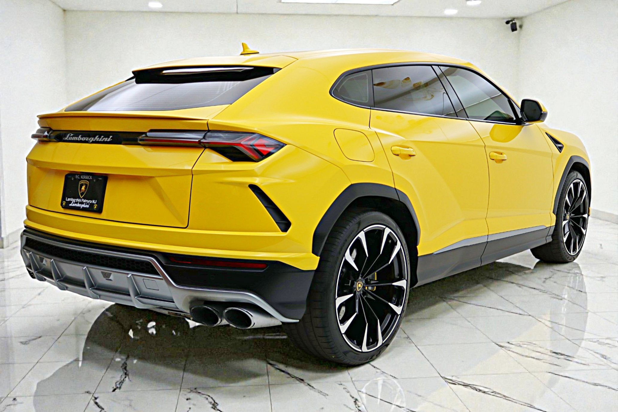 2022 Lamborghini Urus /SELEZIONE PRE-OWNED CERTIFIED