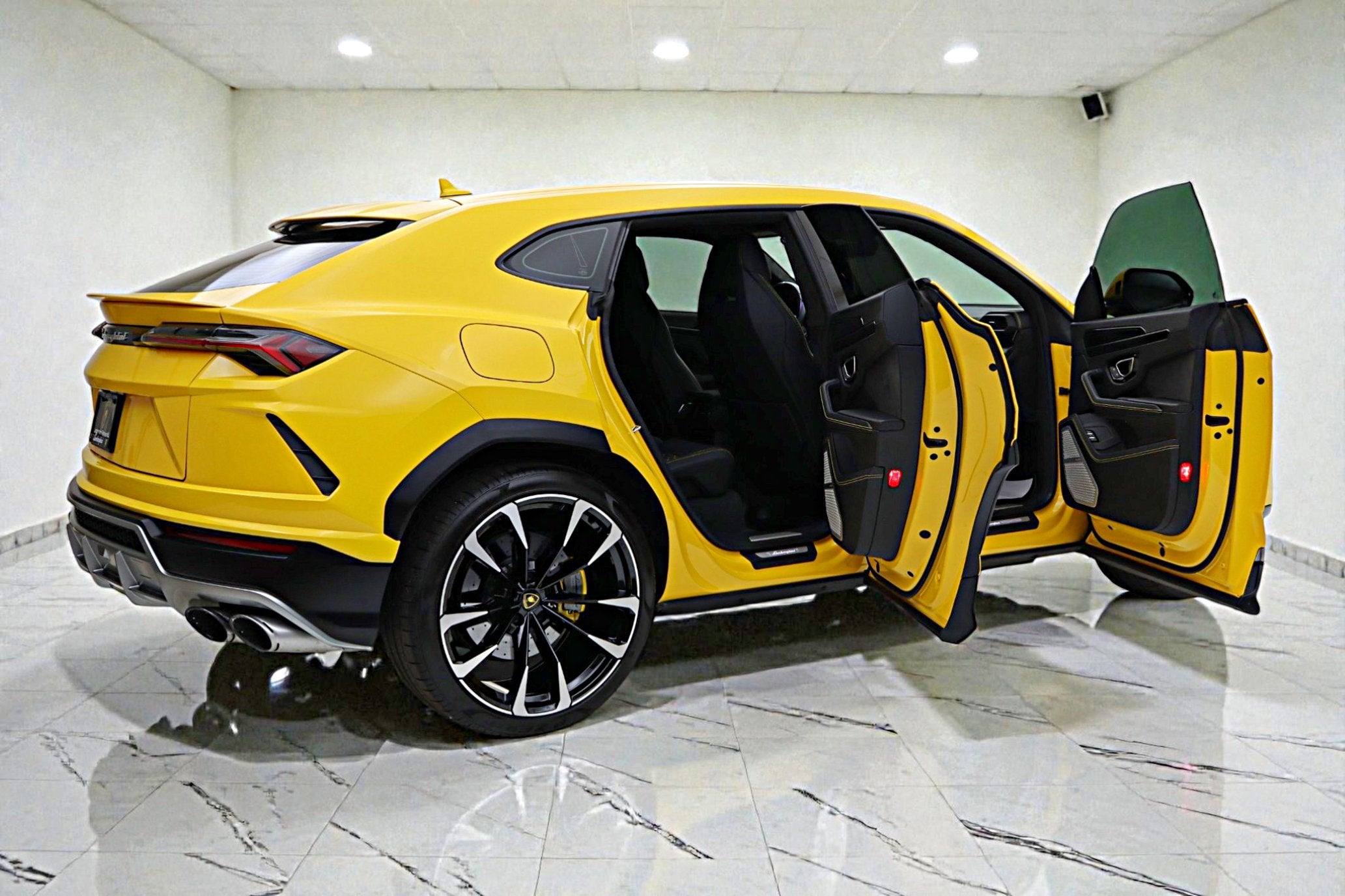 2022 Lamborghini Urus /SELEZIONE PRE-OWNED CERTIFIED