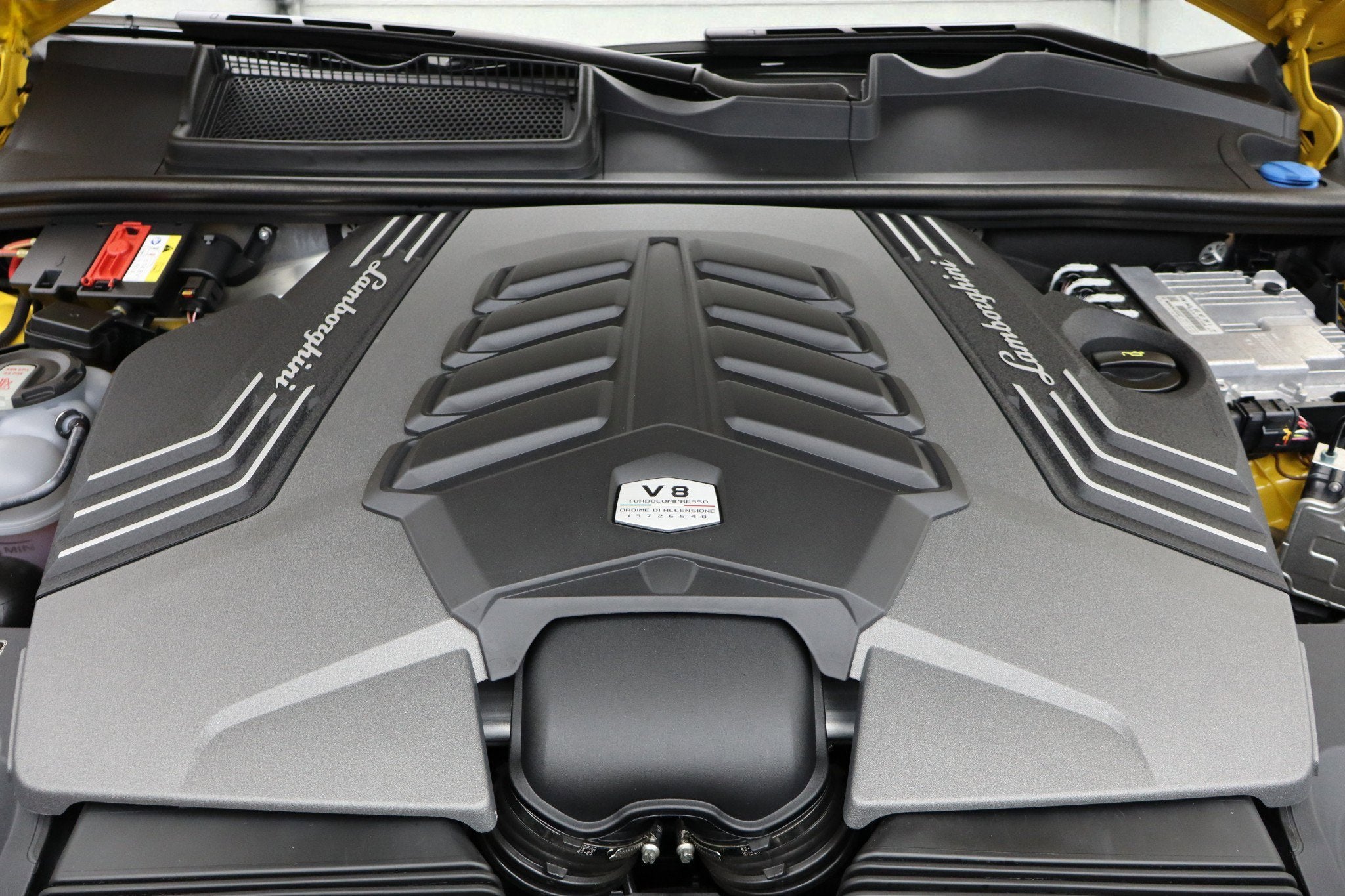 2022 Lamborghini Urus /SELEZIONE PRE-OWNED CERTIFIED