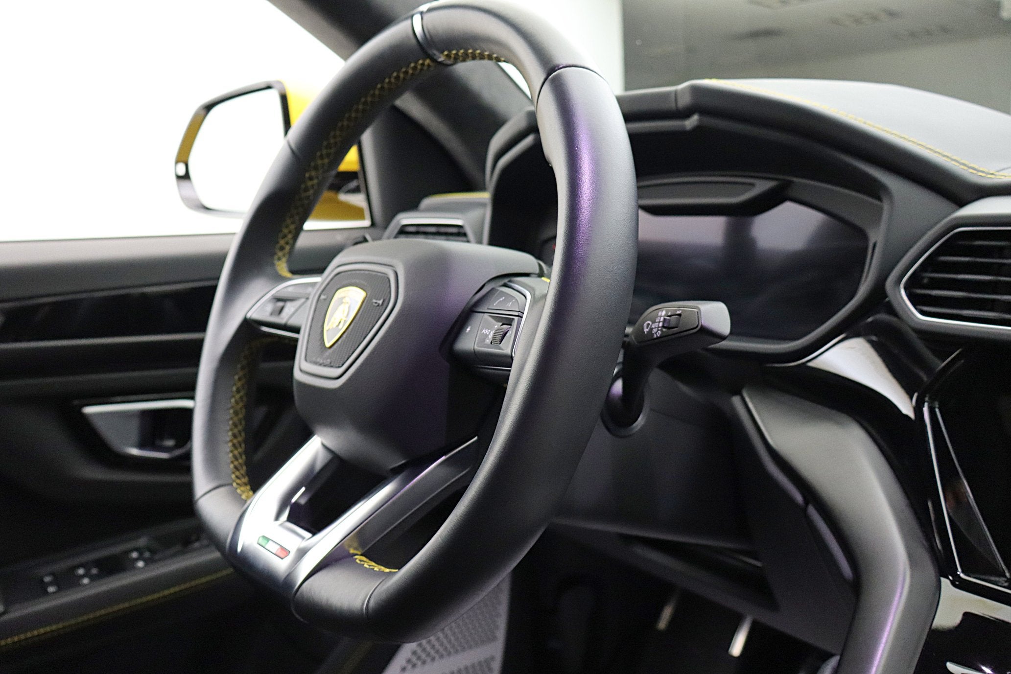 2022 Lamborghini Urus /SELEZIONE PRE-OWNED CERTIFIED