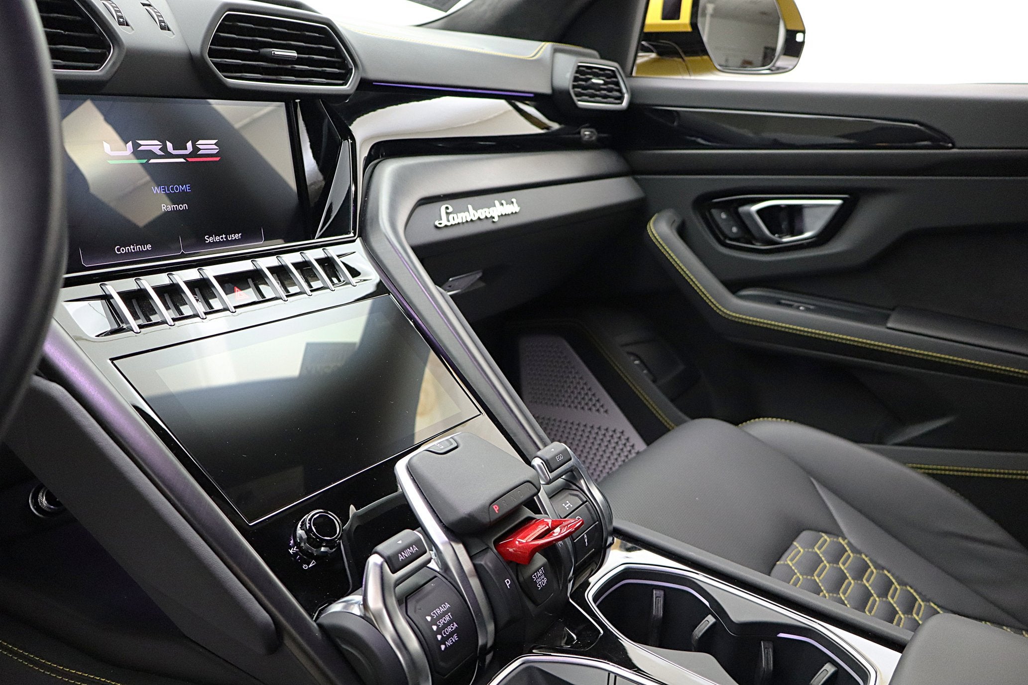 2022 Lamborghini Urus /SELEZIONE PRE-OWNED CERTIFIED