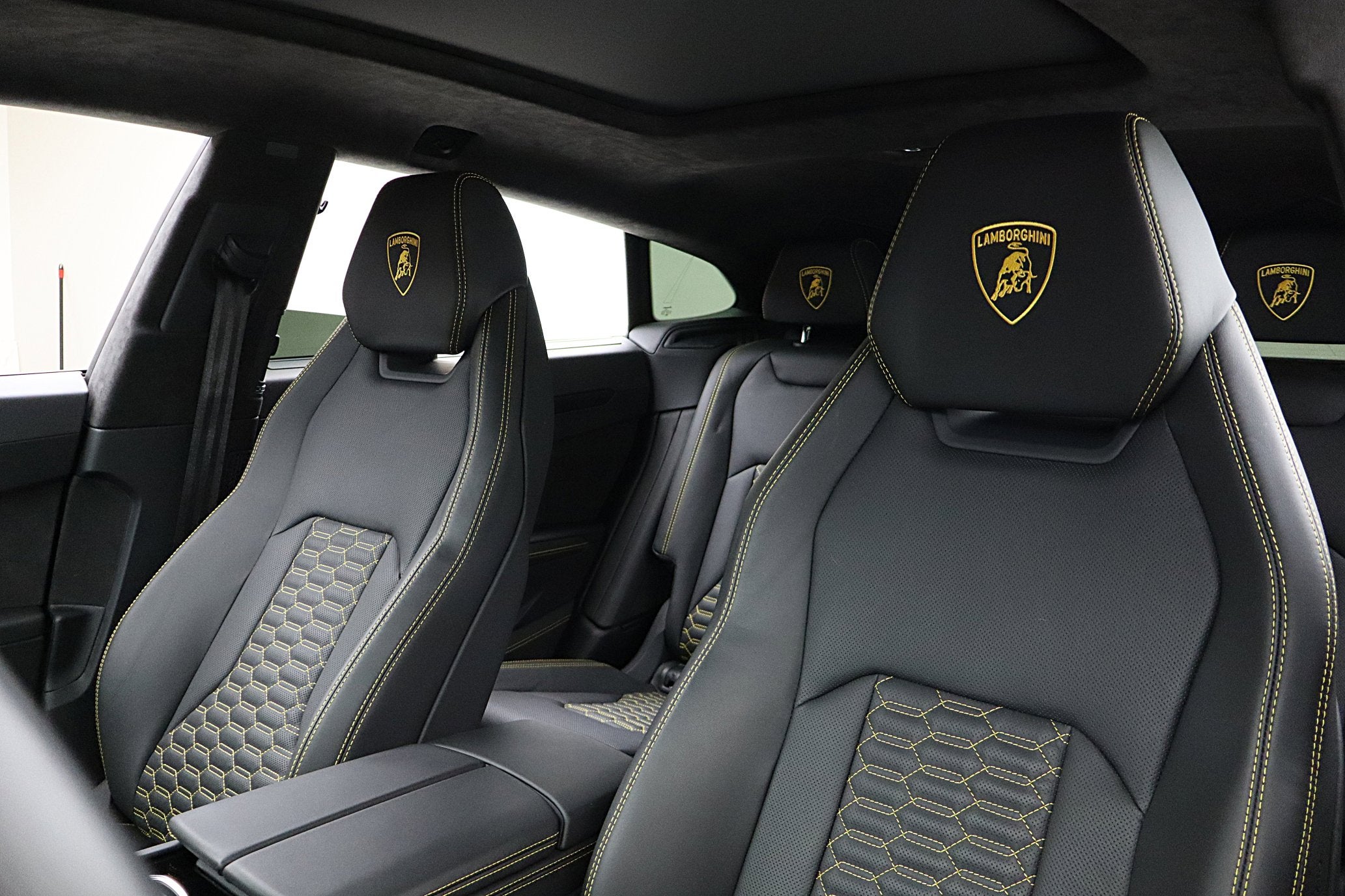 2022 Lamborghini Urus /SELEZIONE PRE-OWNED CERTIFIED