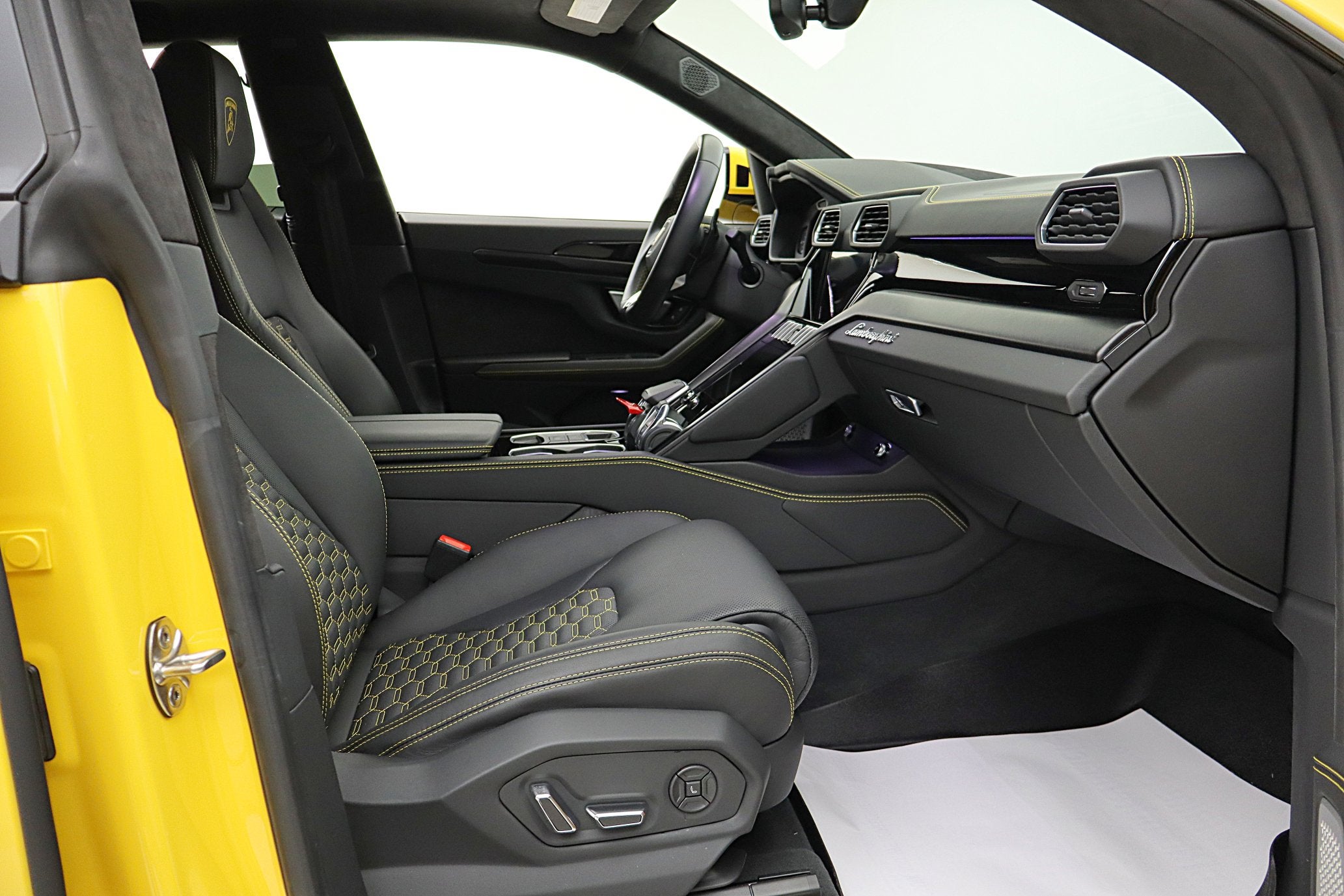 2022 Lamborghini Urus /SELEZIONE PRE-OWNED CERTIFIED