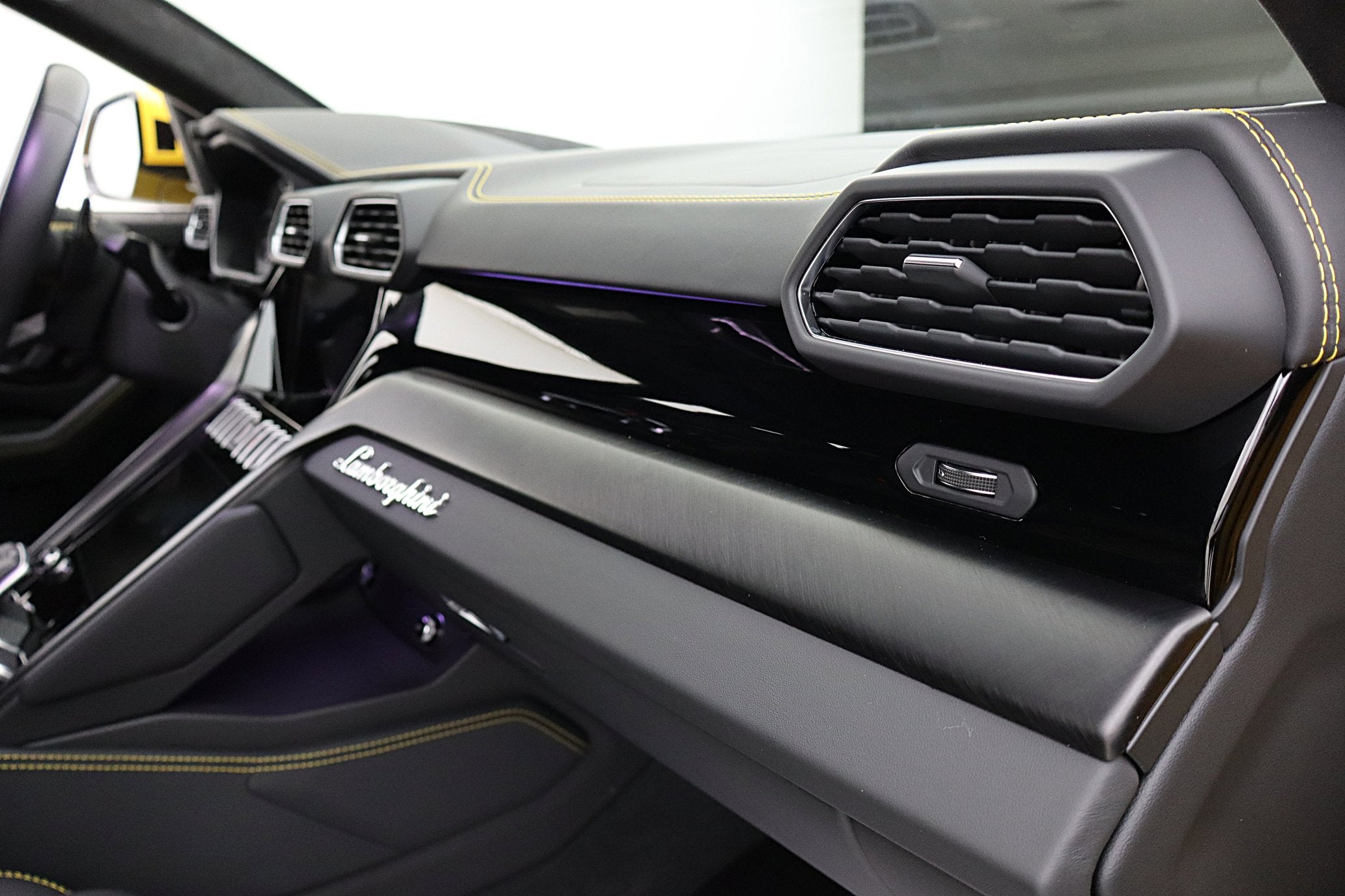 2022 Lamborghini Urus /SELEZIONE PRE-OWNED CERTIFIED