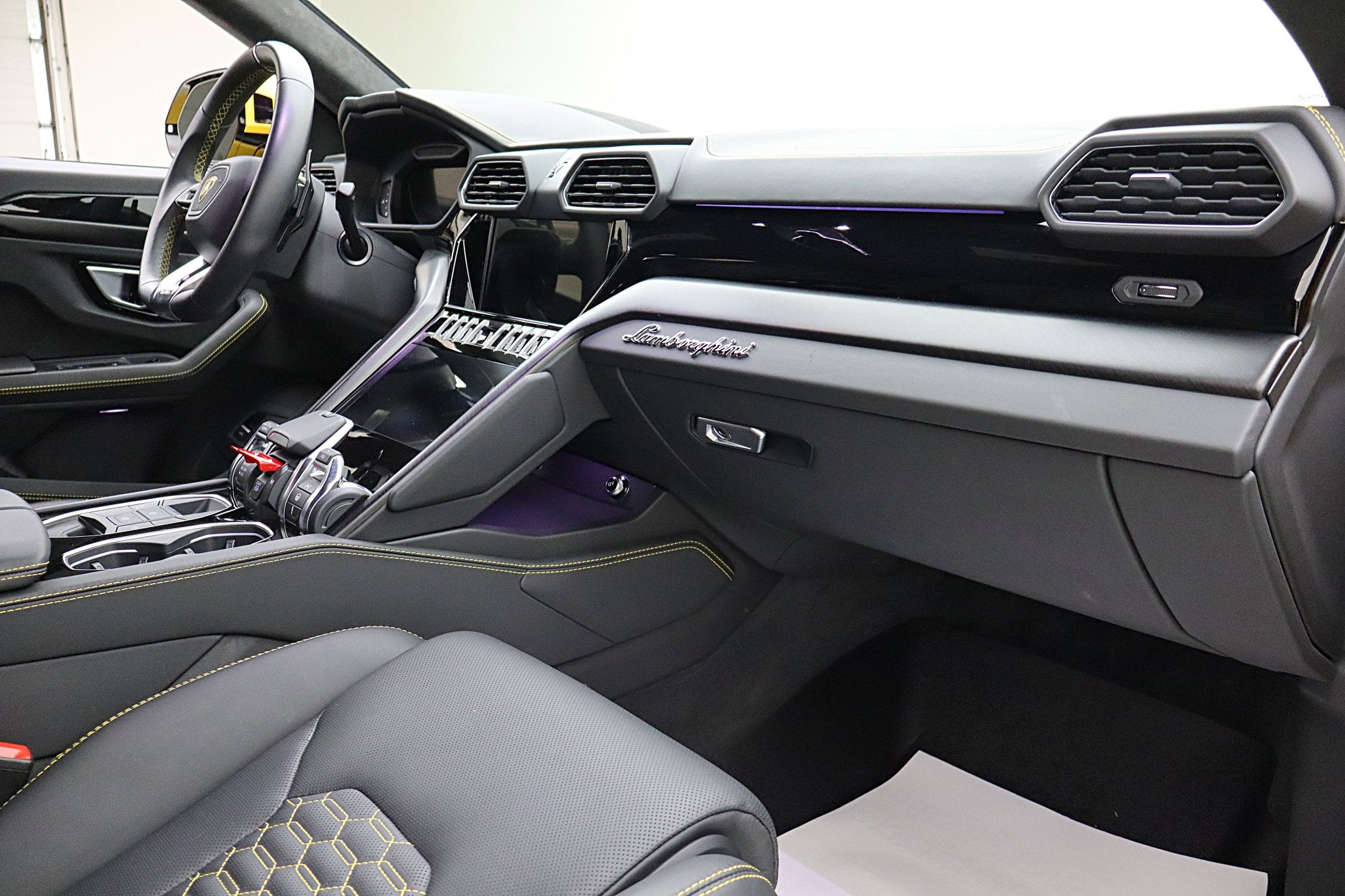 2022 Lamborghini Urus /SELEZIONE PRE-OWNED CERTIFIED