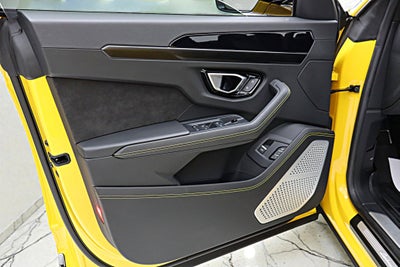 2022 Lamborghini Urus /SELEZIONE PRE-OWNED CERTIFIED