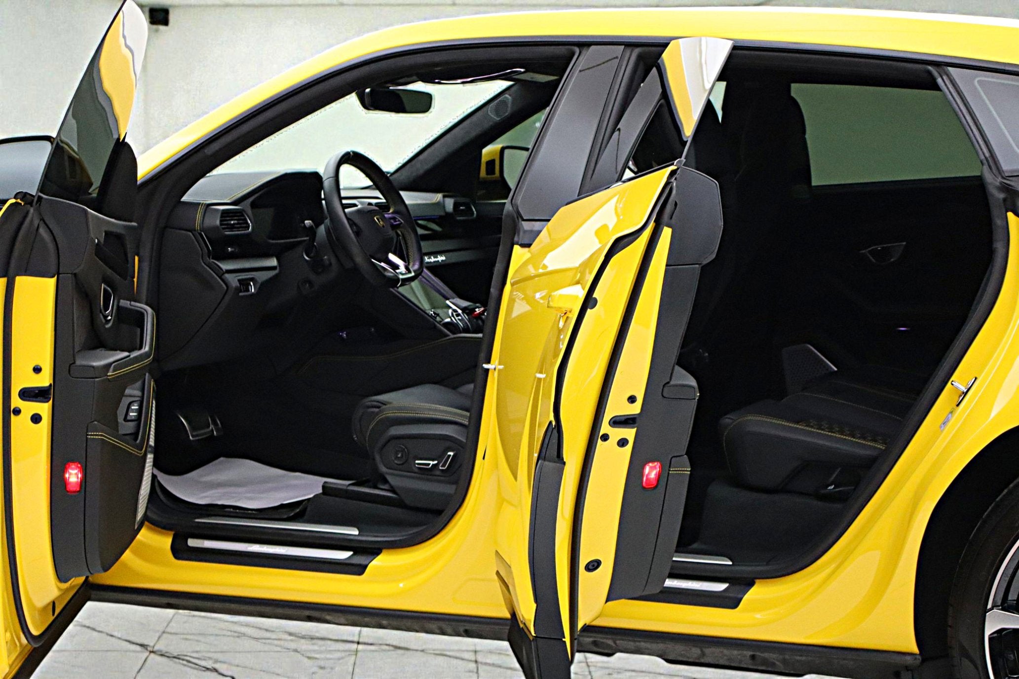 2022 Lamborghini Urus /SELEZIONE PRE-OWNED CERTIFIED