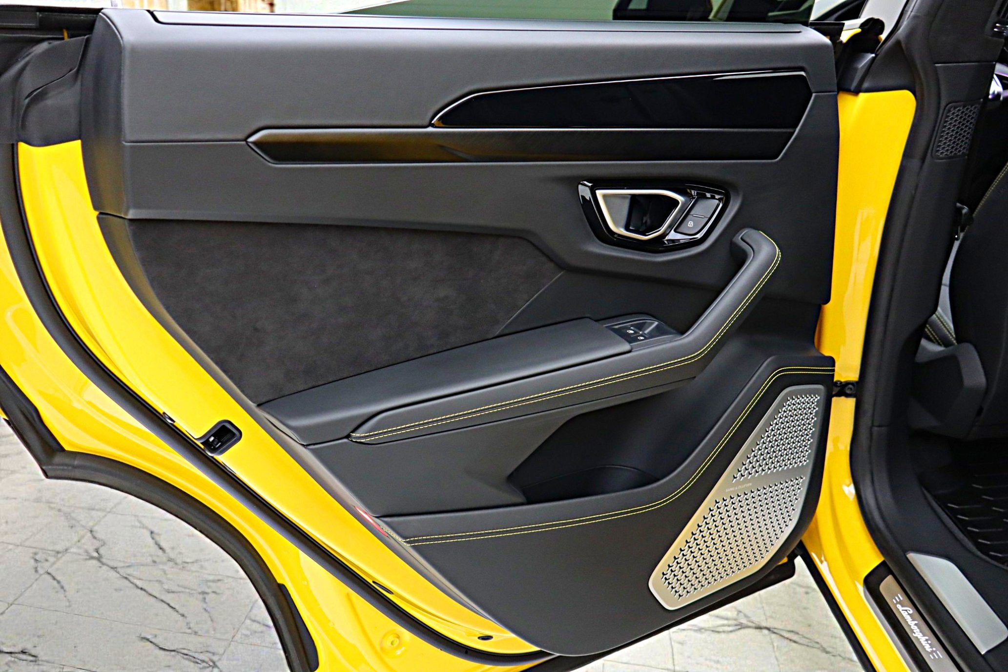 2022 Lamborghini Urus /SELEZIONE PRE-OWNED CERTIFIED