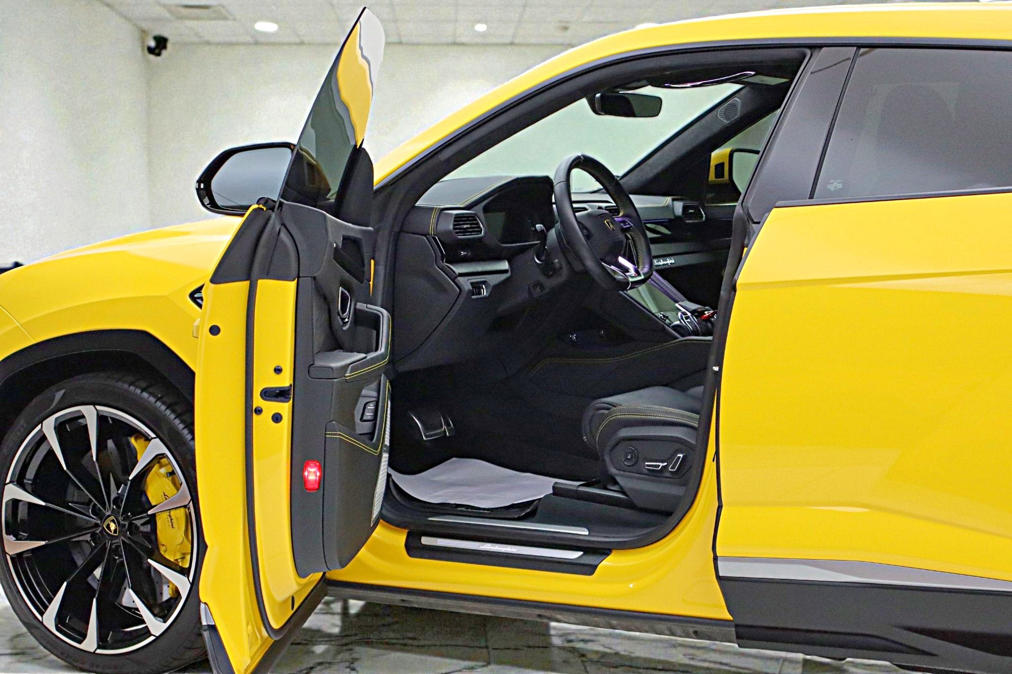 2022 Lamborghini Urus /SELEZIONE PRE-OWNED CERTIFIED