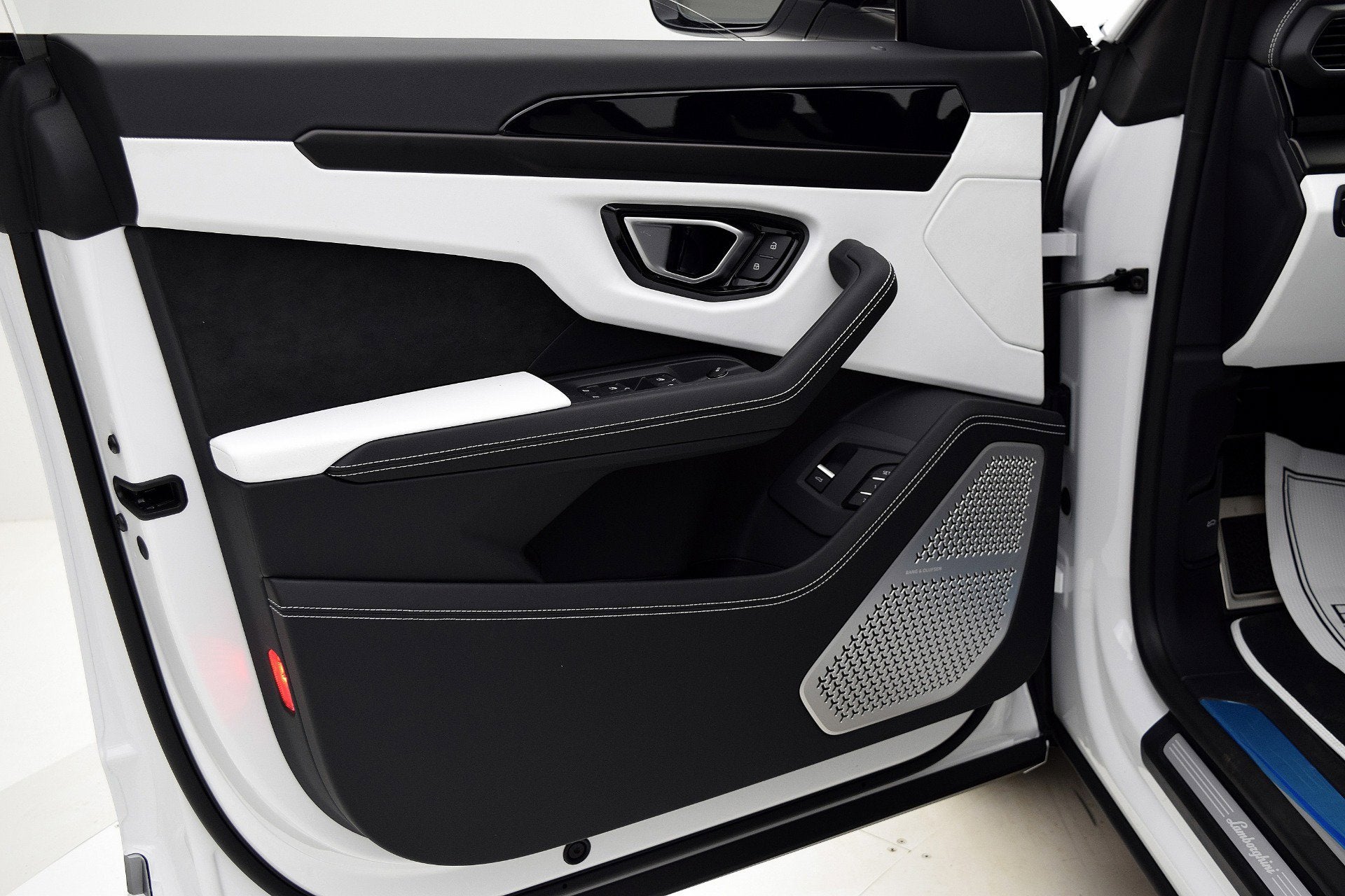 2021 Lamborghini Urus SELEZIONE PRE-OWNED CERTIFIED