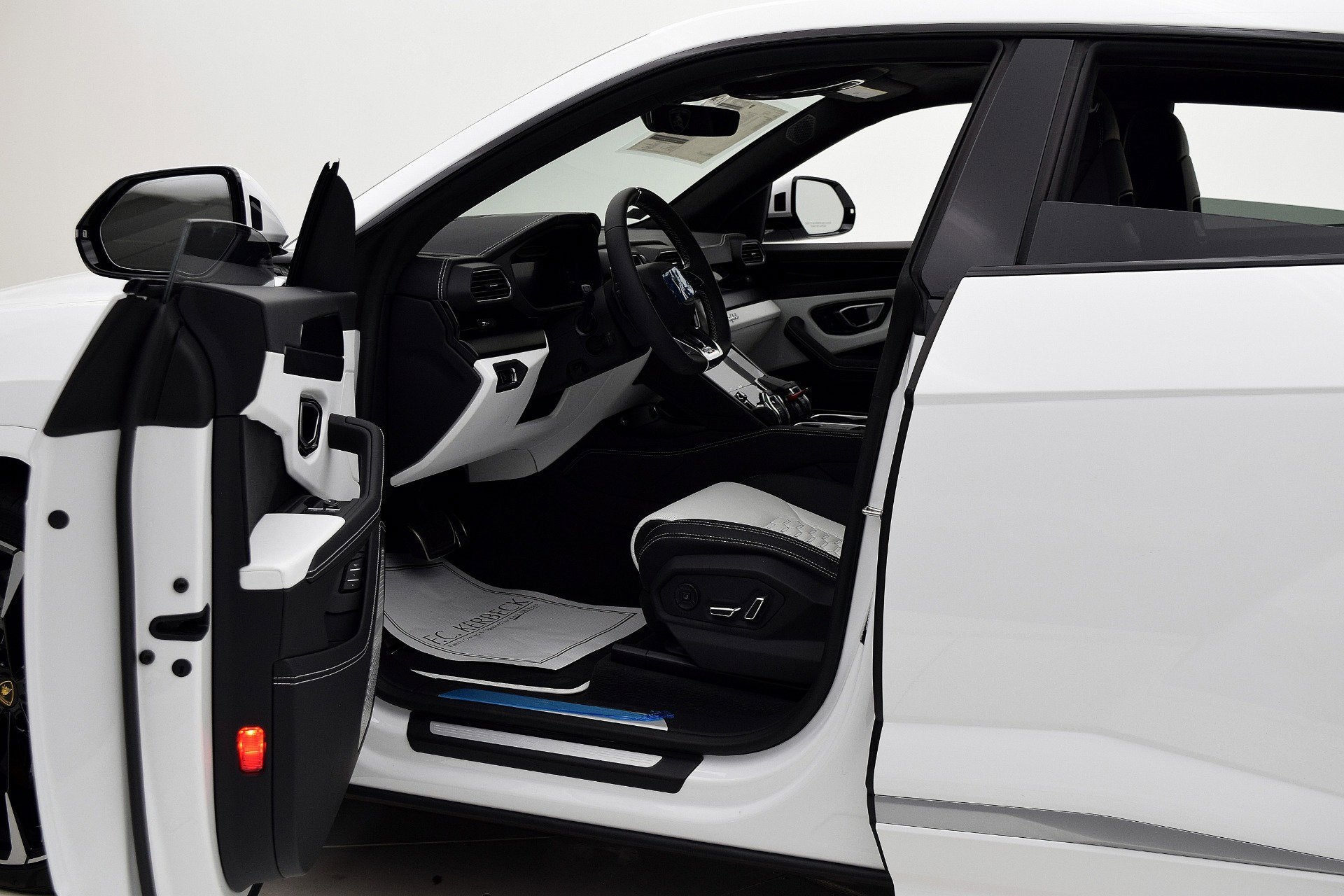 2021 Lamborghini Urus SELEZIONE PRE-OWNED CERTIFIED