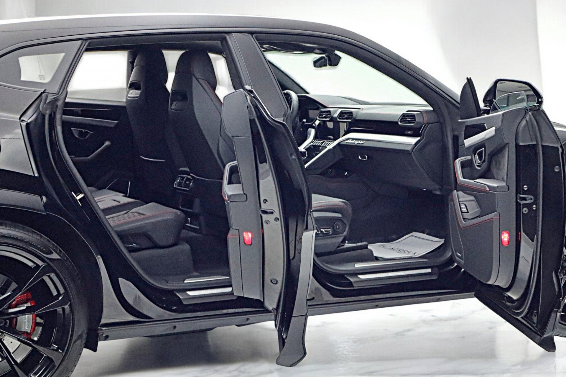 2024 Lamborghini Urus S/LEASE OPTIONS AVAILABLE