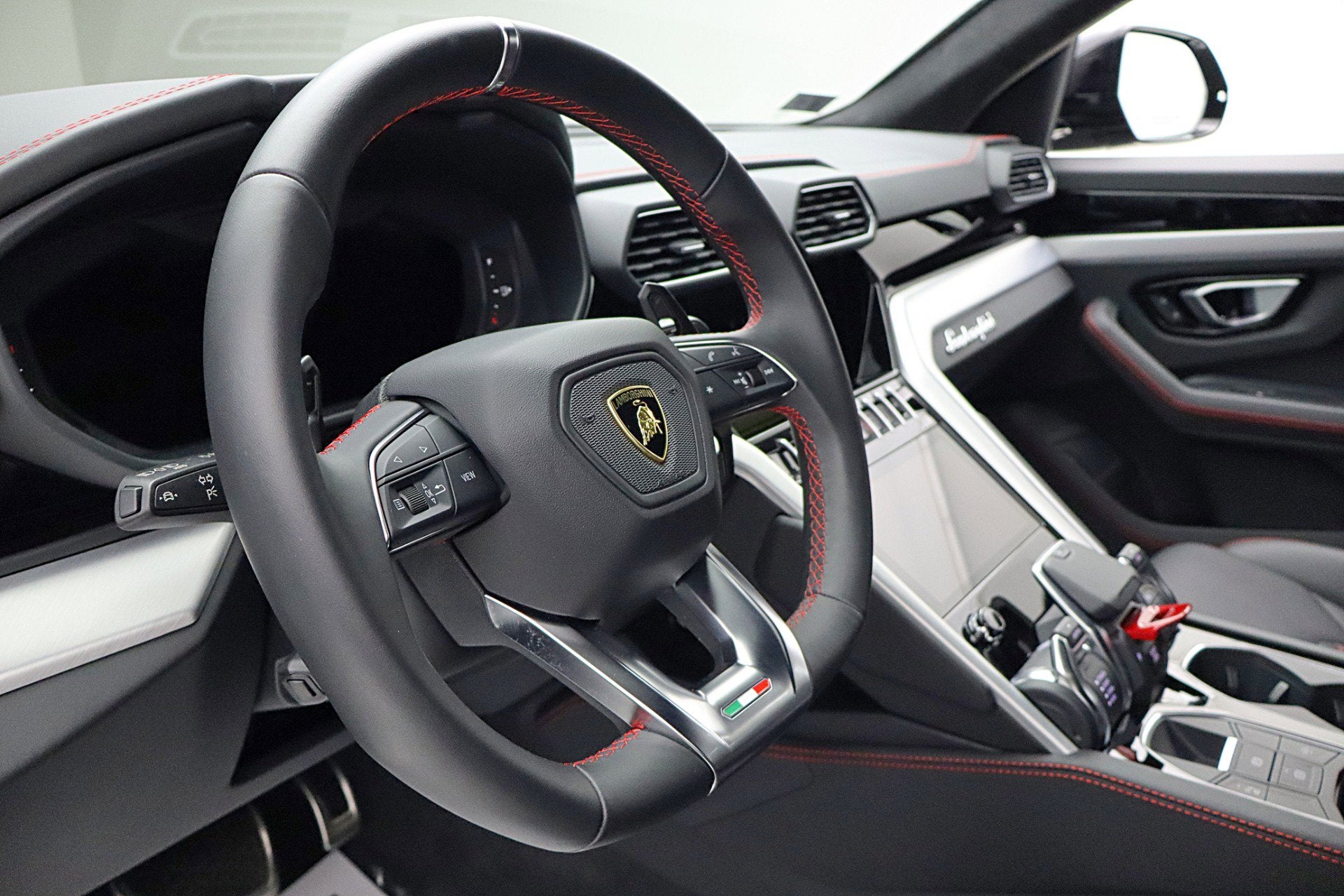 2024 Lamborghini Urus S/LEASE OPTIONS AVAILABLE