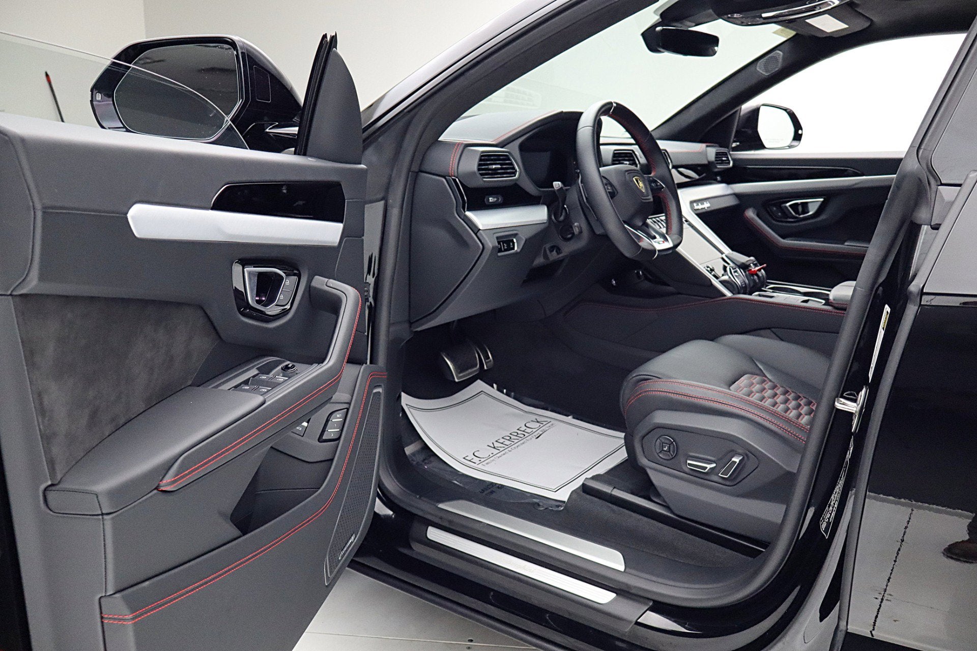 2024 Lamborghini Urus S/LEASE OPTIONS AVAILABLE