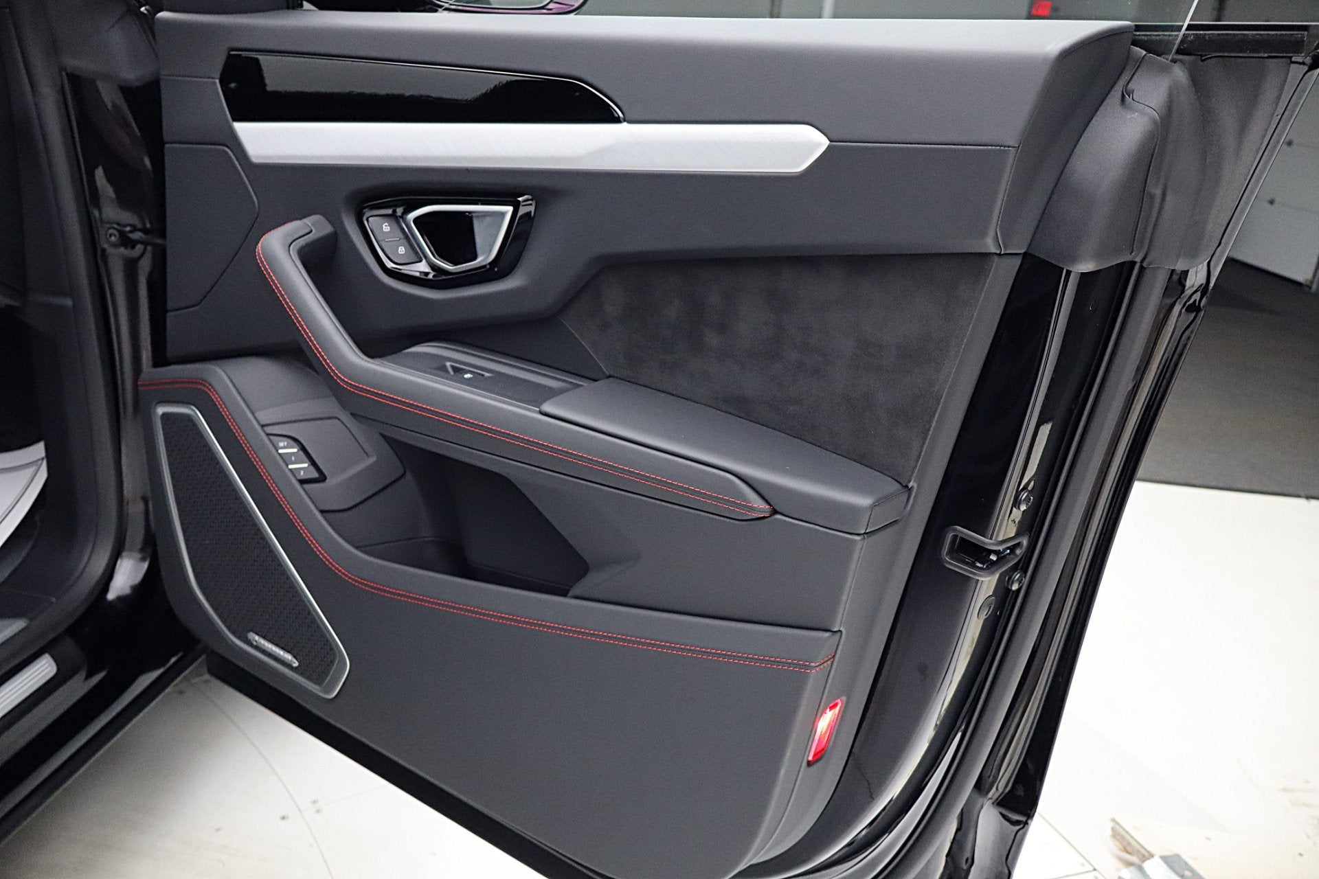 2024 Lamborghini Urus S/LEASE OPTIONS AVAILABLE