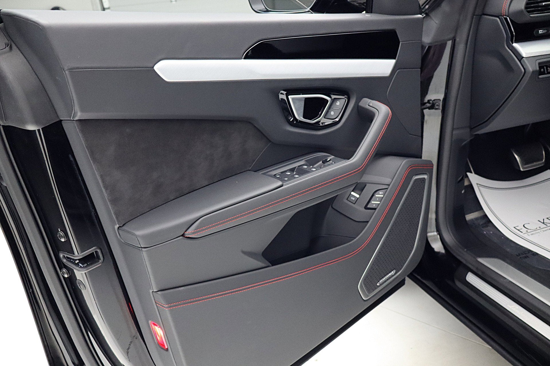 2024 Lamborghini Urus S/LEASE OPTIONS AVAILABLE