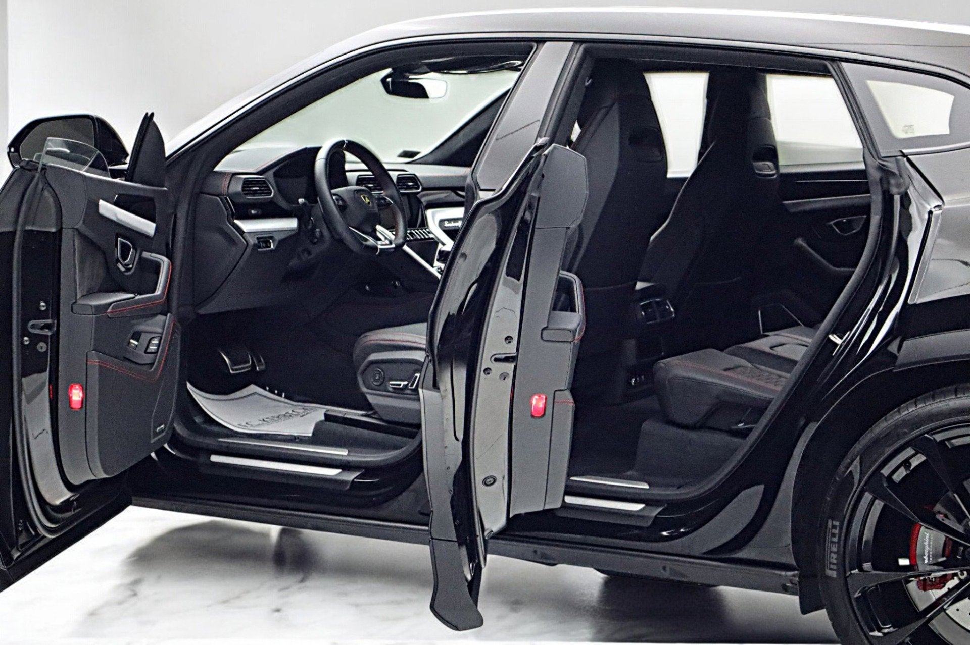 2024 Lamborghini Urus S/LEASE OPTIONS AVAILABLE