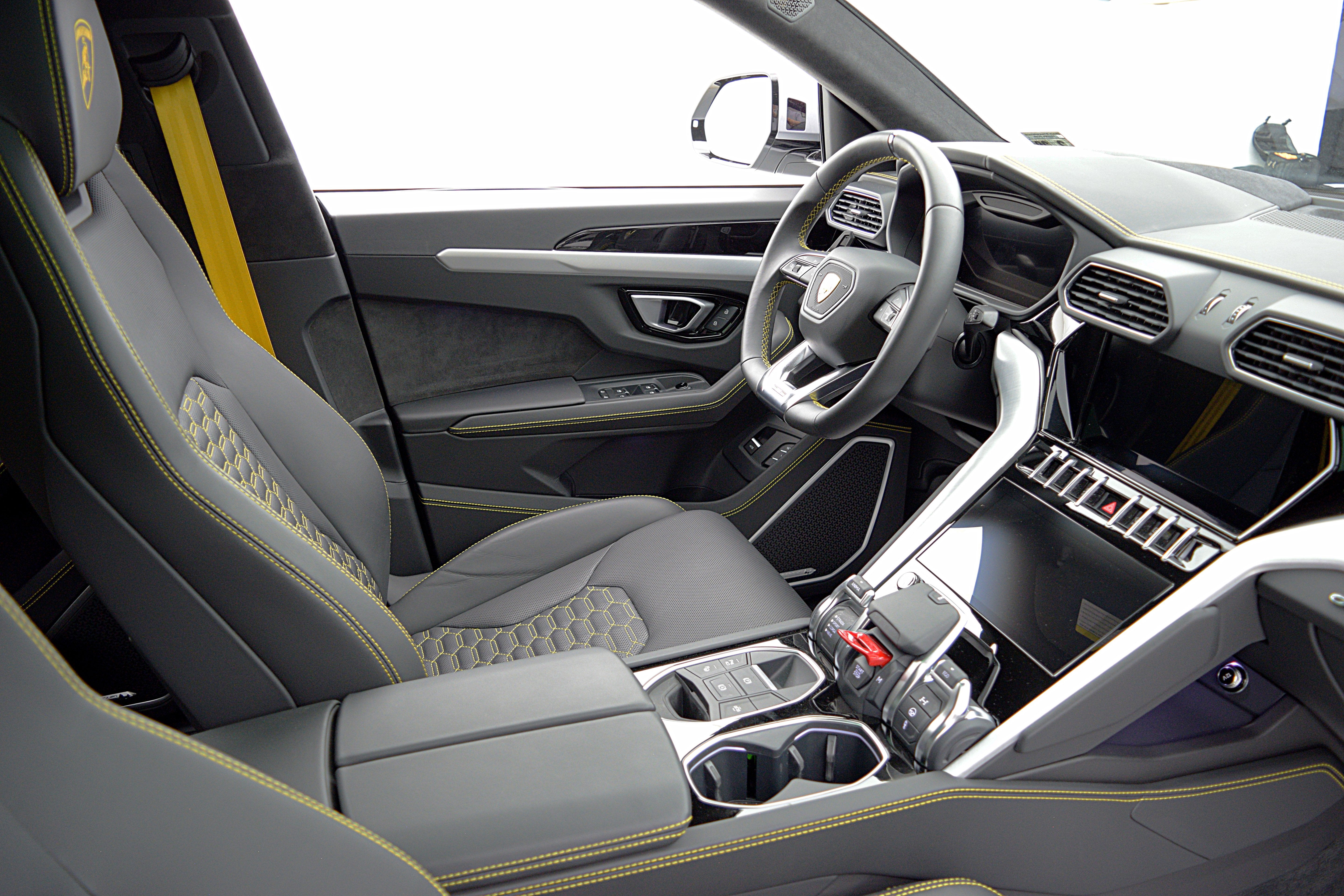 2023 Lamborghini Urus S/SELEZIONE PRE-OWNED CERTIFIED