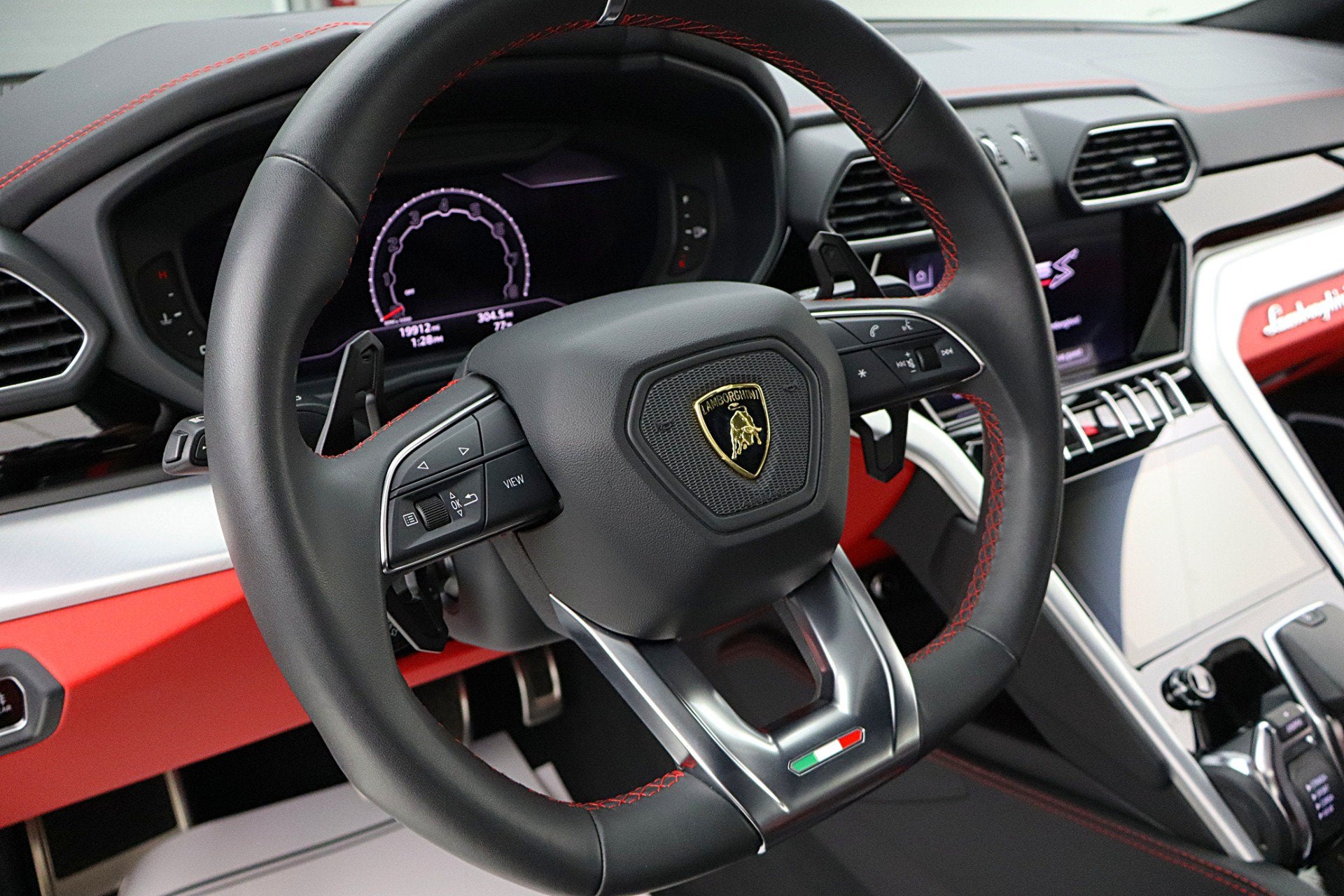 2024 Lamborghini Urus S/LEASE OPTIONS AVAILABLE