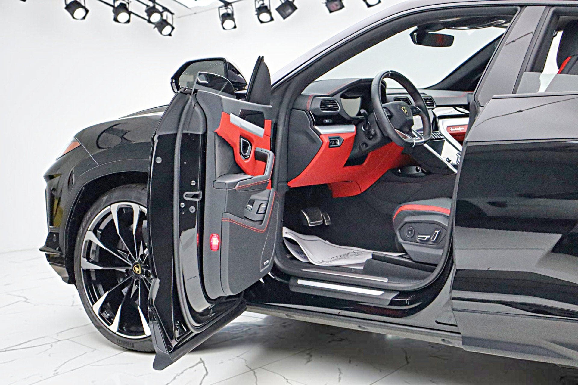 2024 Lamborghini Urus S/LEASE OPTIONS AVAILABLE