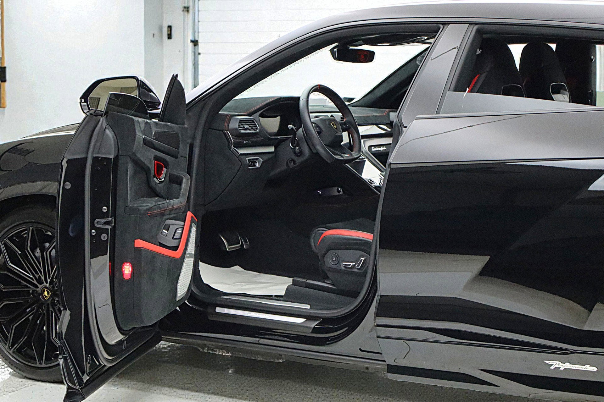 2024 Lamborghini Urus Performante/LEASE OPTIONS AVAILABLE