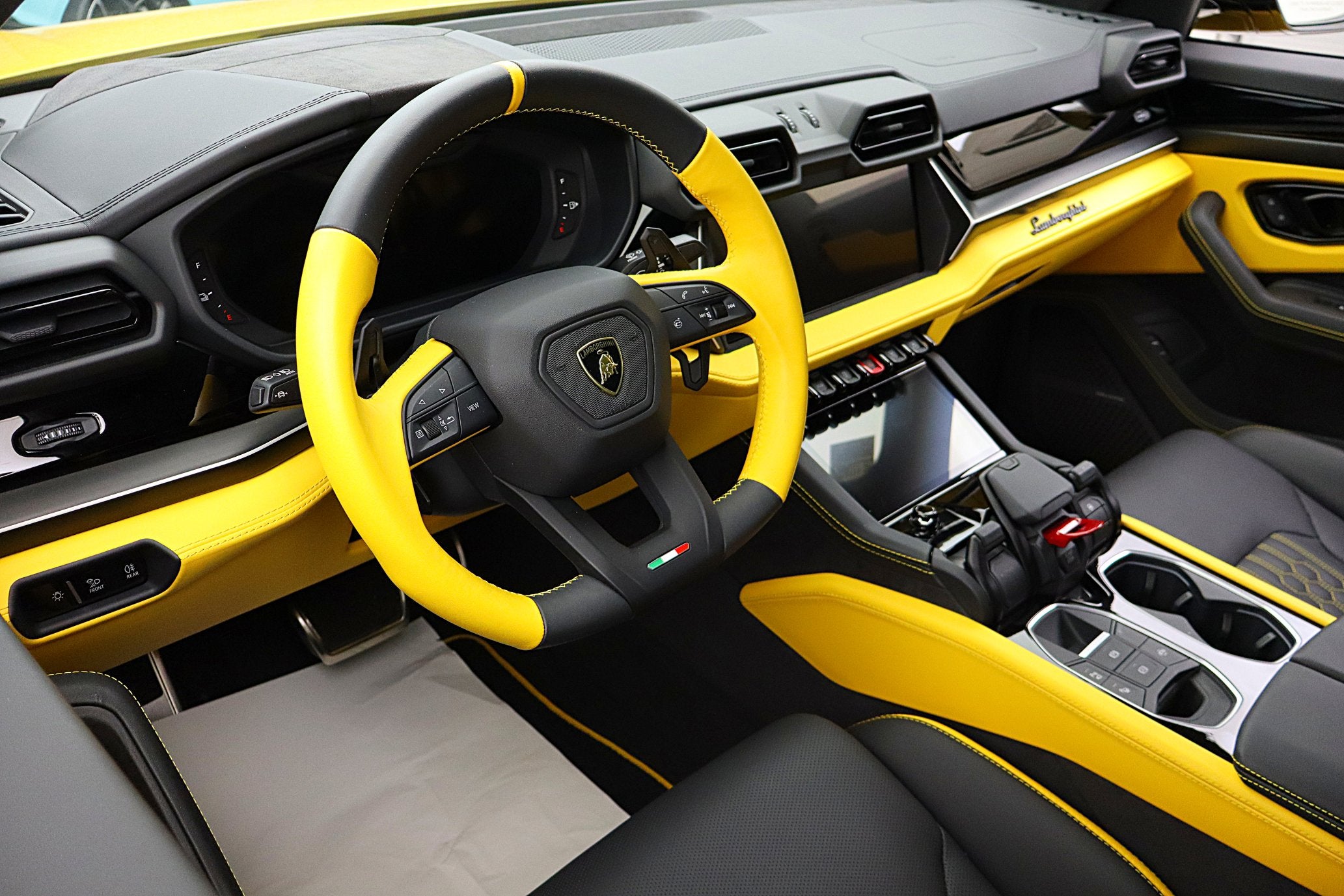 2025 Lamborghini Urus SE/LEASE OPTIONS AVAILABLE