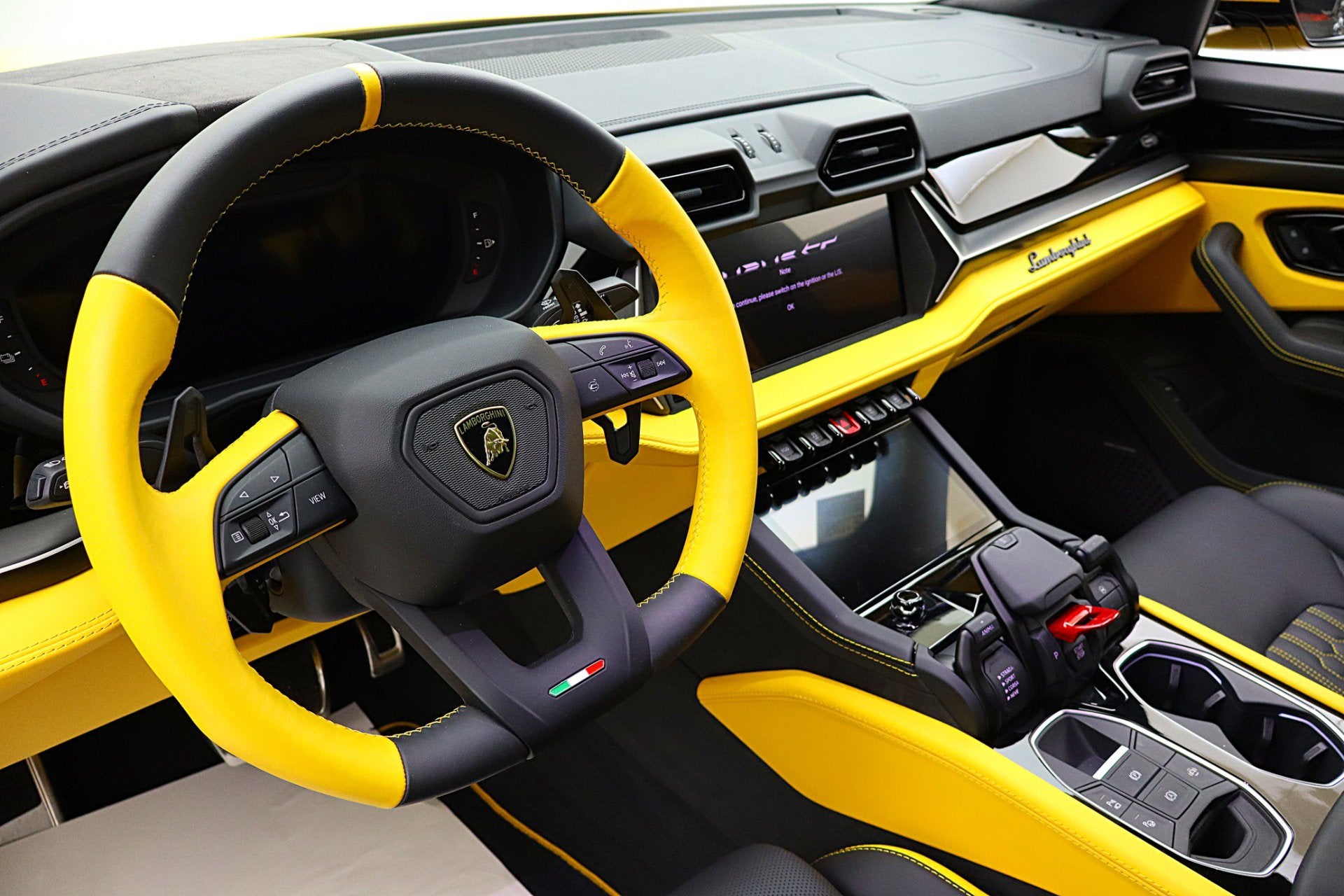 2025 Lamborghini Urus SE/LEASE OPTIONS AVAILABLE