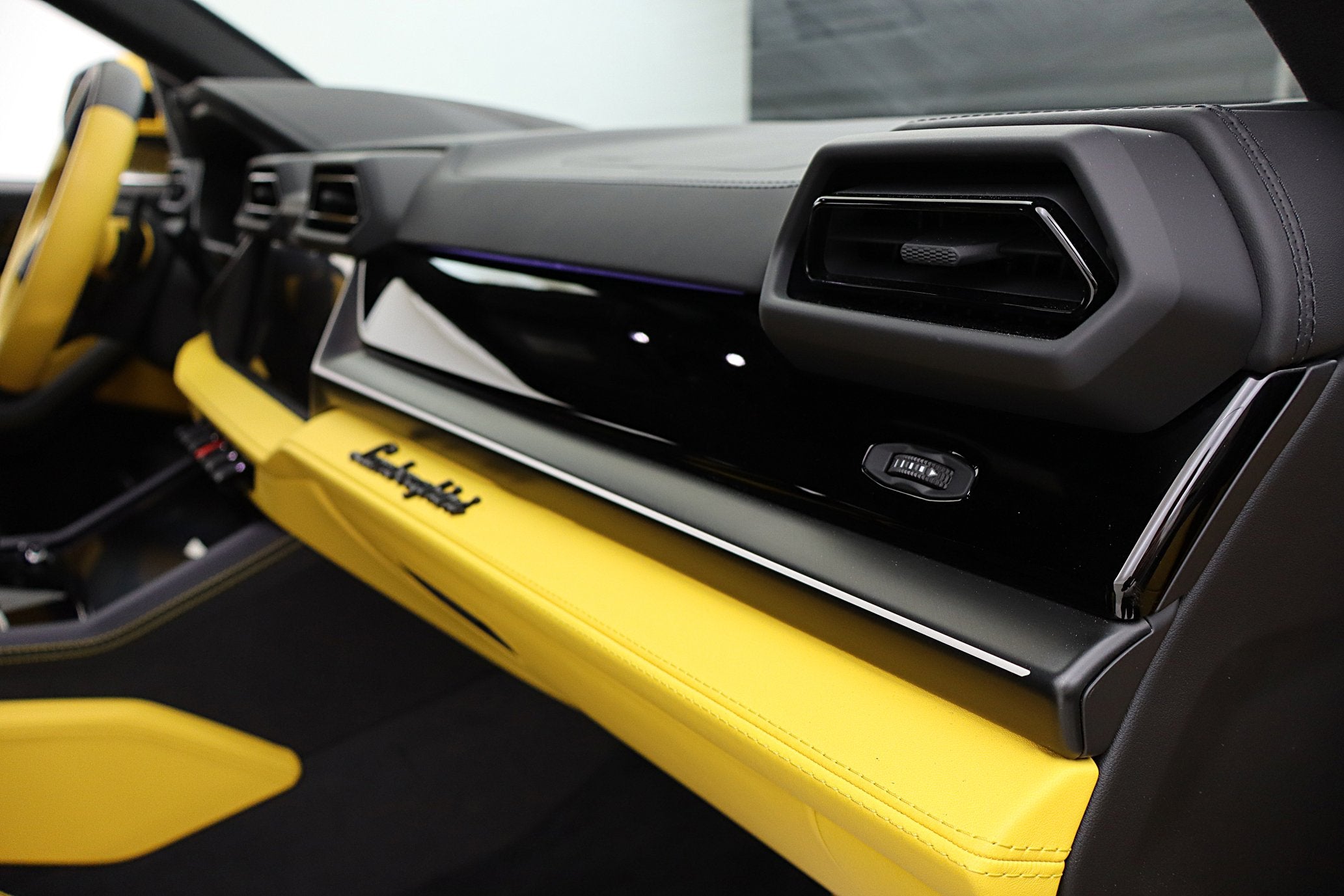 2025 Lamborghini Urus SE/LEASE OPTIONS AVAILABLE