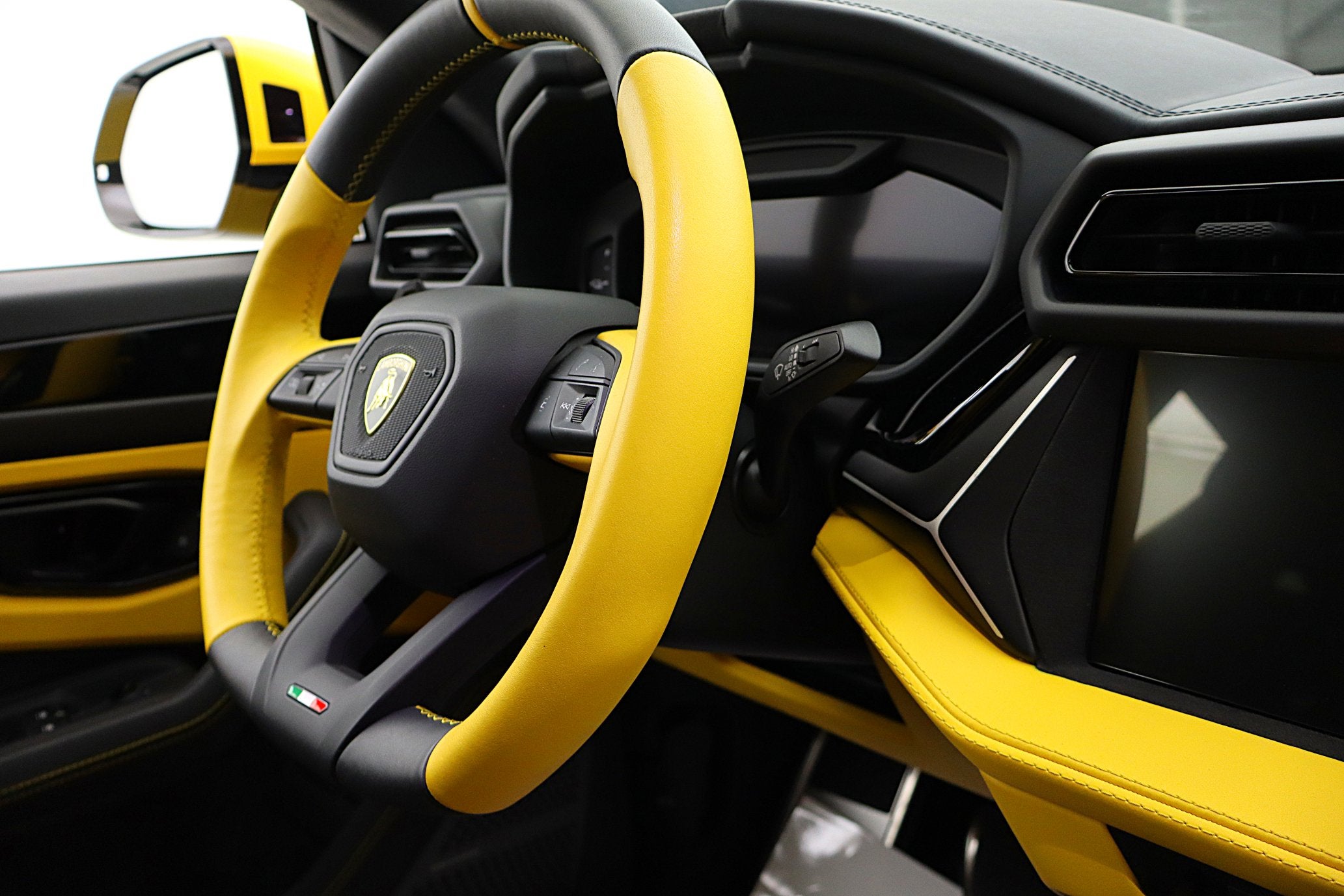 2025 Lamborghini Urus SE/LEASE OPTIONS AVAILABLE