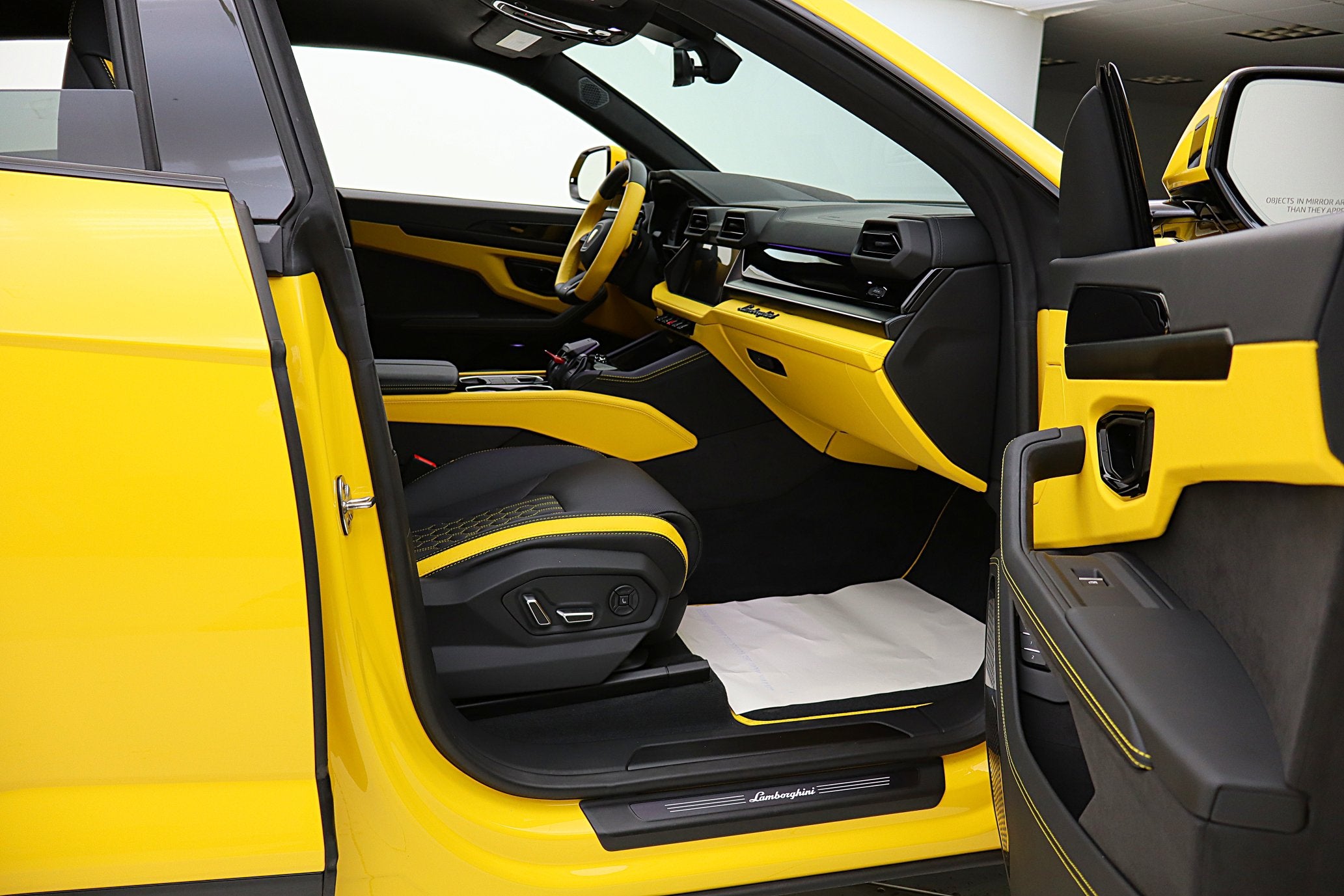 2025 Lamborghini Urus SE/LEASE OPTIONS AVAILABLE