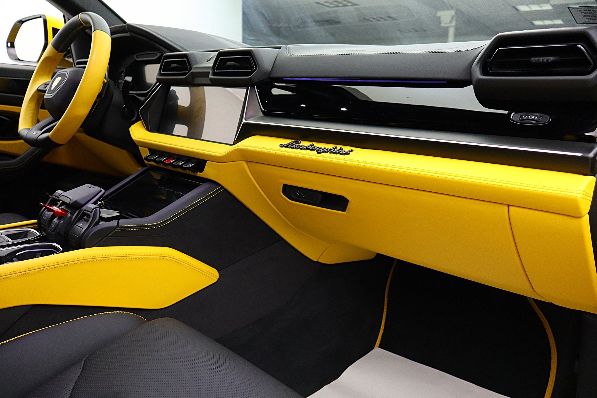 2025 Lamborghini Urus SE/LEASE OPTIONS AVAILABLE