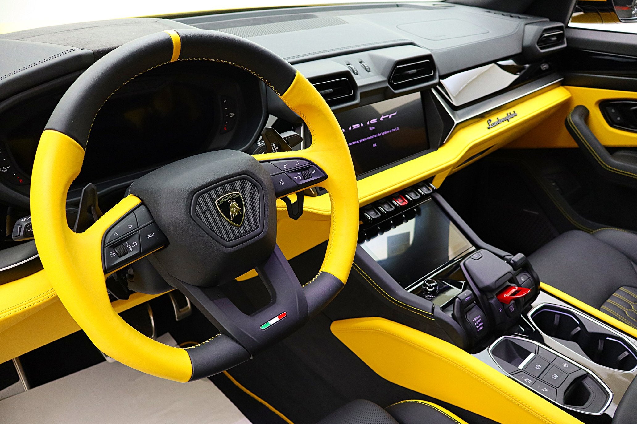 2025 Lamborghini Urus SE/LEASE OPTIONS AVAILABLE