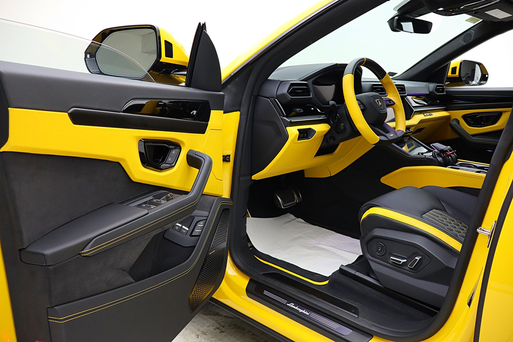 2025 Lamborghini Urus SE/LEASE OPTIONS AVAILABLE