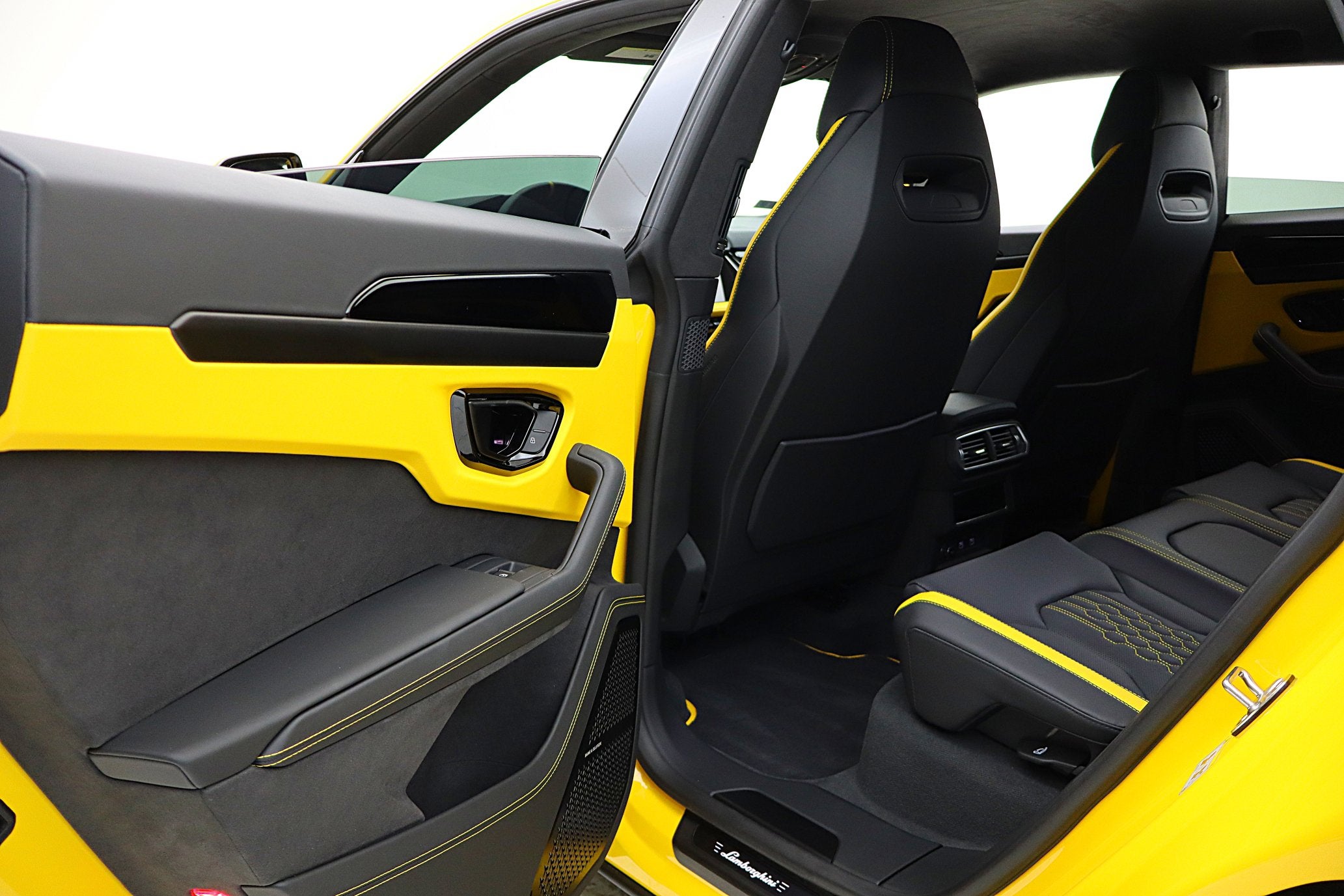 2025 Lamborghini Urus SE/LEASE OPTIONS AVAILABLE