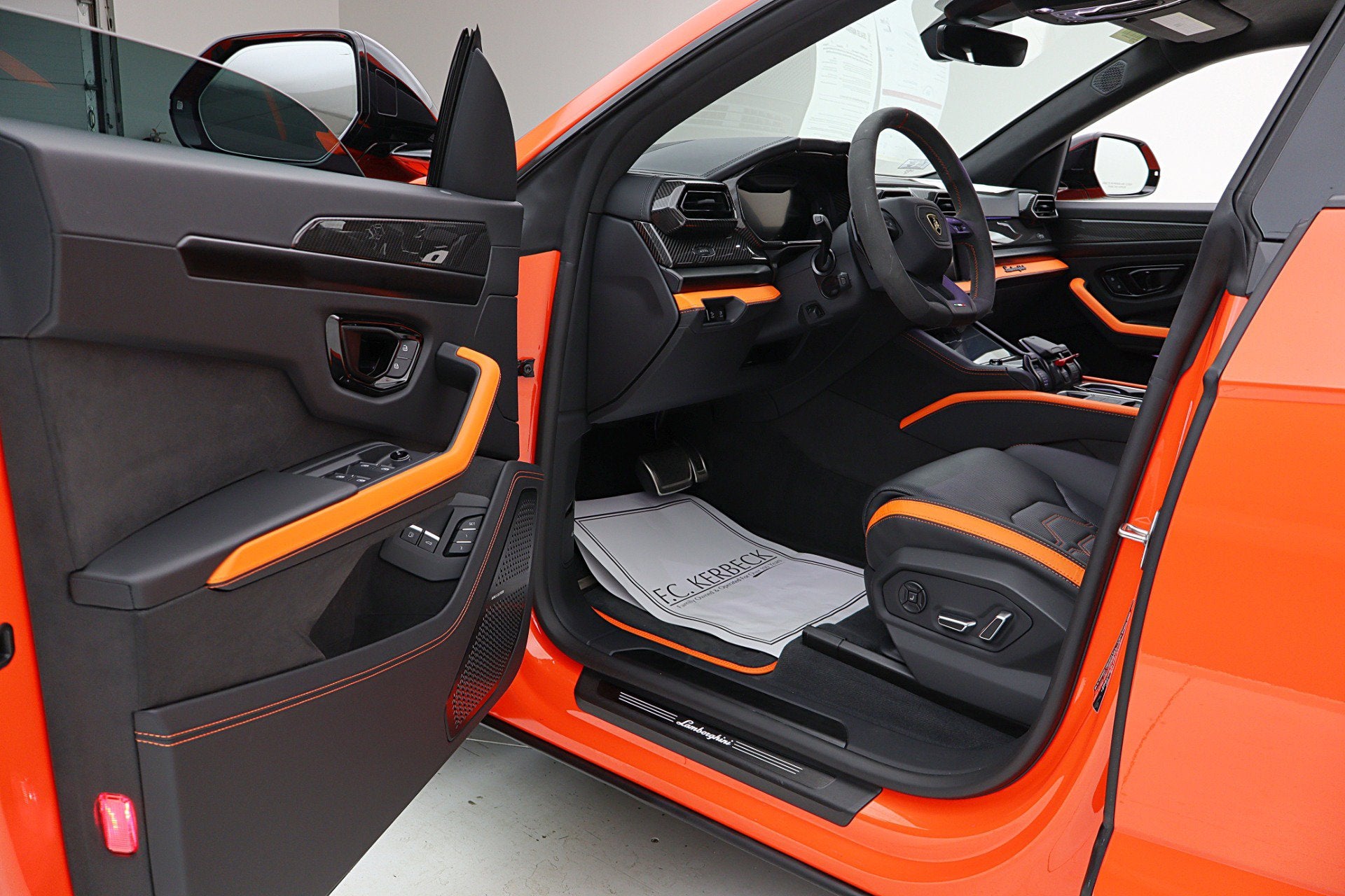 2025 Lamborghini Urus SE/LEASE OPTIONS AVAILABLE