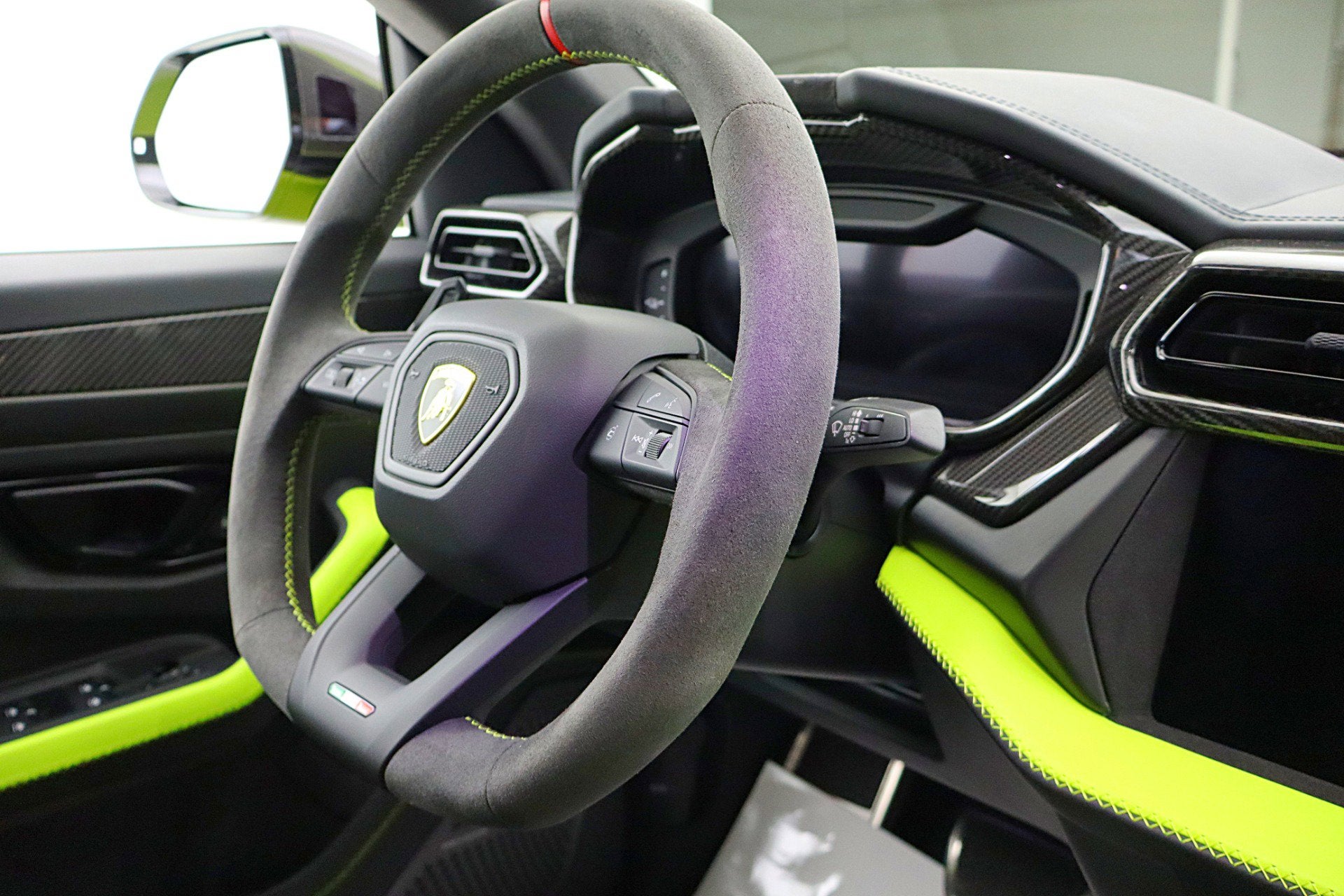 2025 Lamborghini Urus SE Org MSRP $349,965